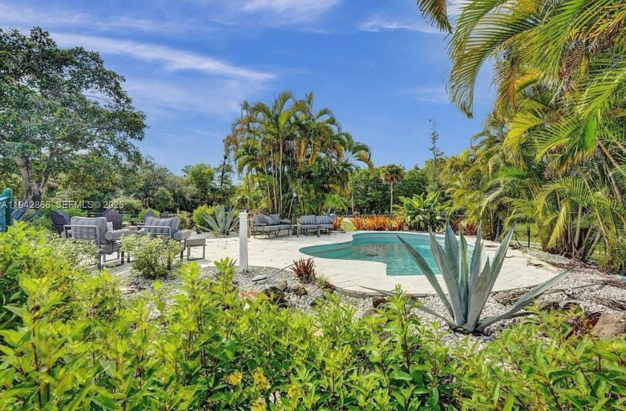 PALM BEACH LITTLE RANCHES - Residential