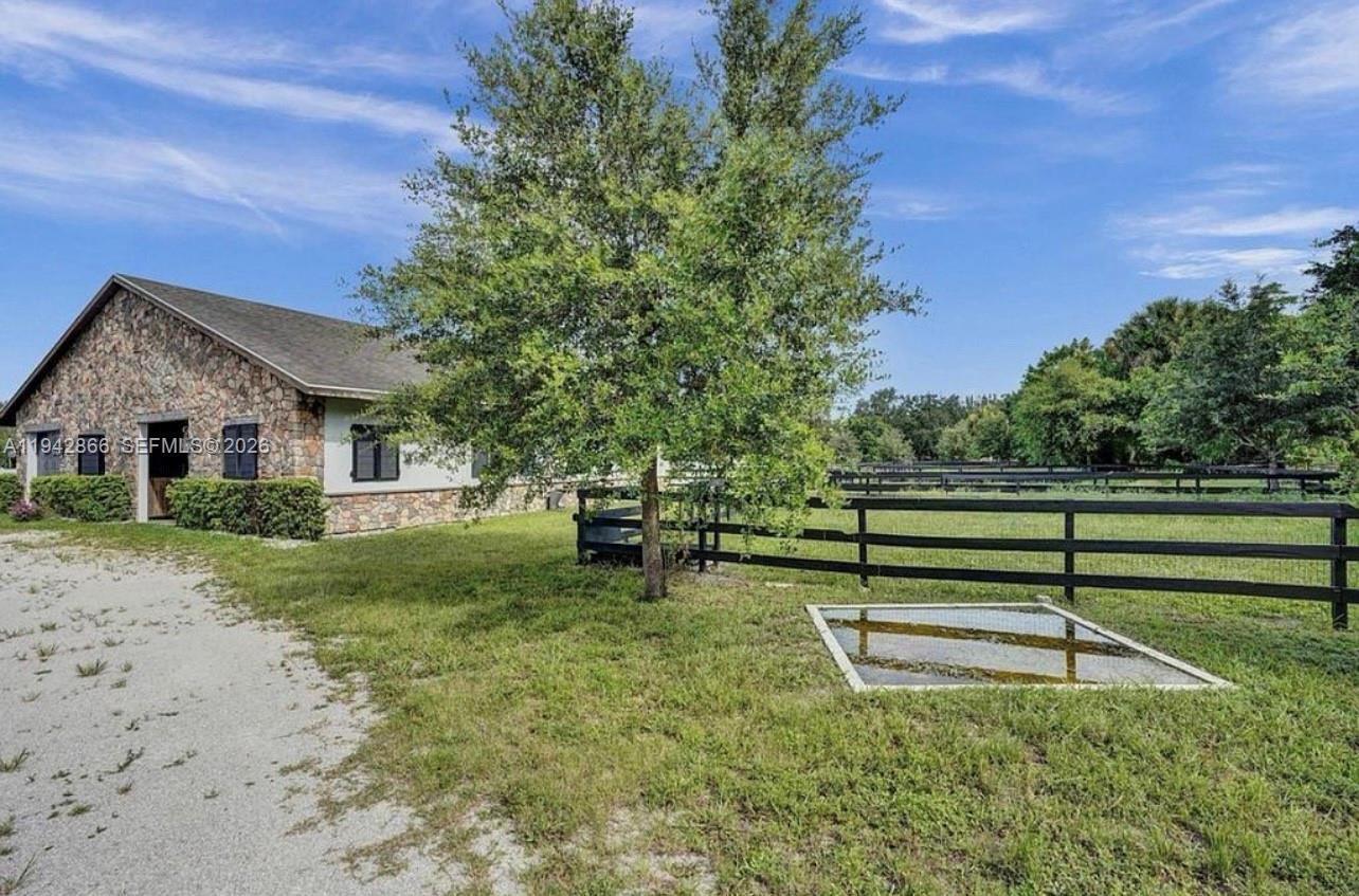 PALM BEACH LITTLE RANCHES - Residential