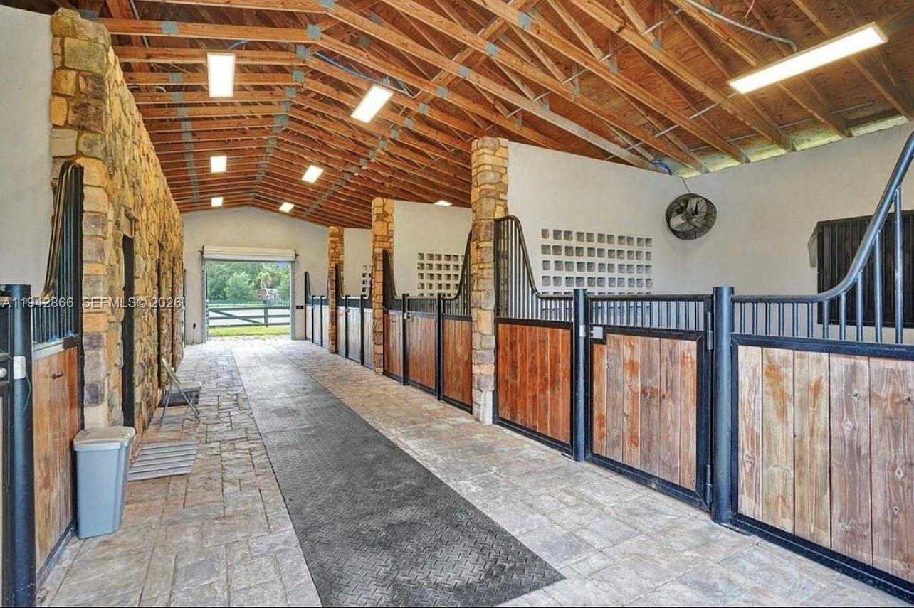 PALM BEACH LITTLE RANCHES - Residential