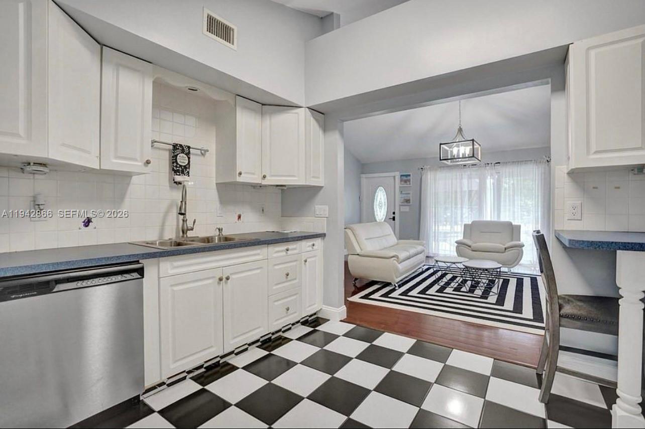 PALM BEACH LITTLE RANCHES - Residential