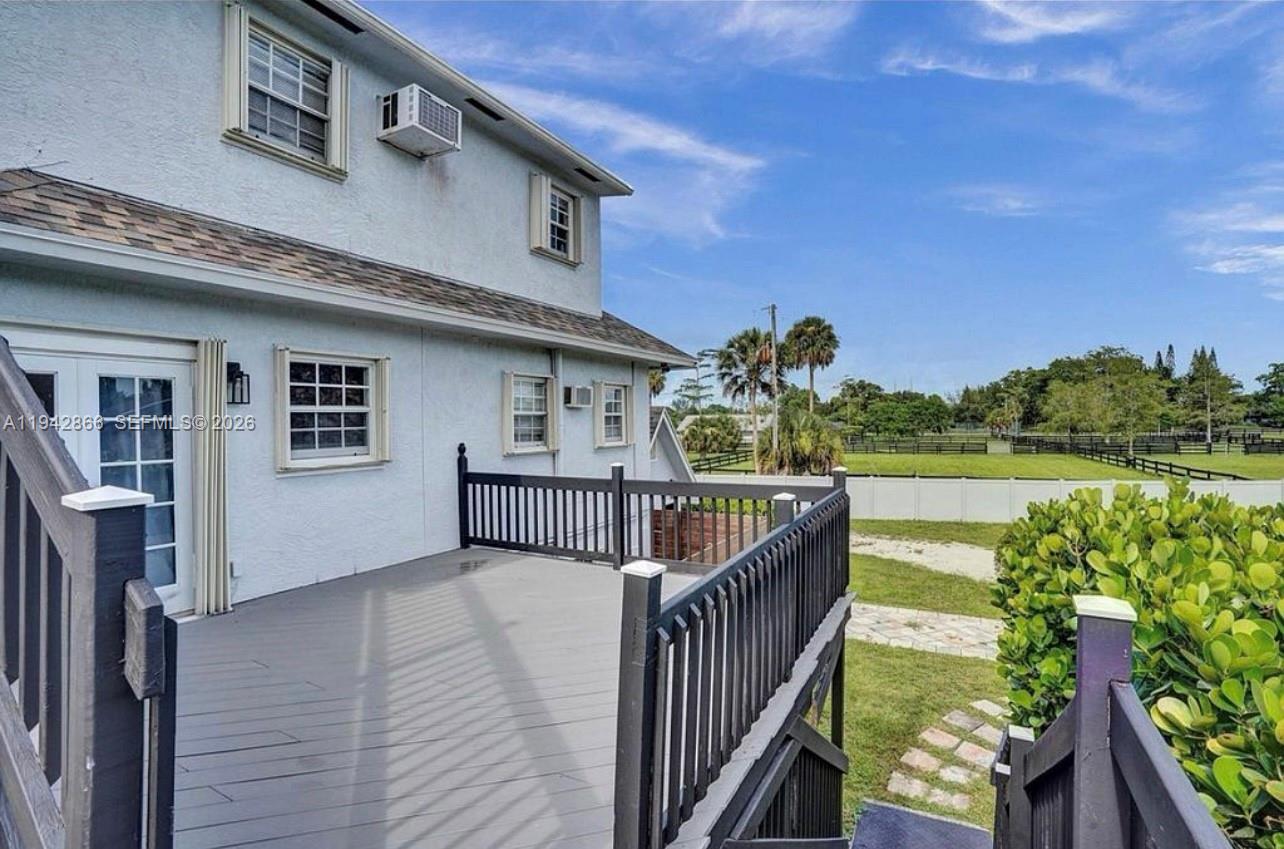 PALM BEACH LITTLE RANCHES - Residential