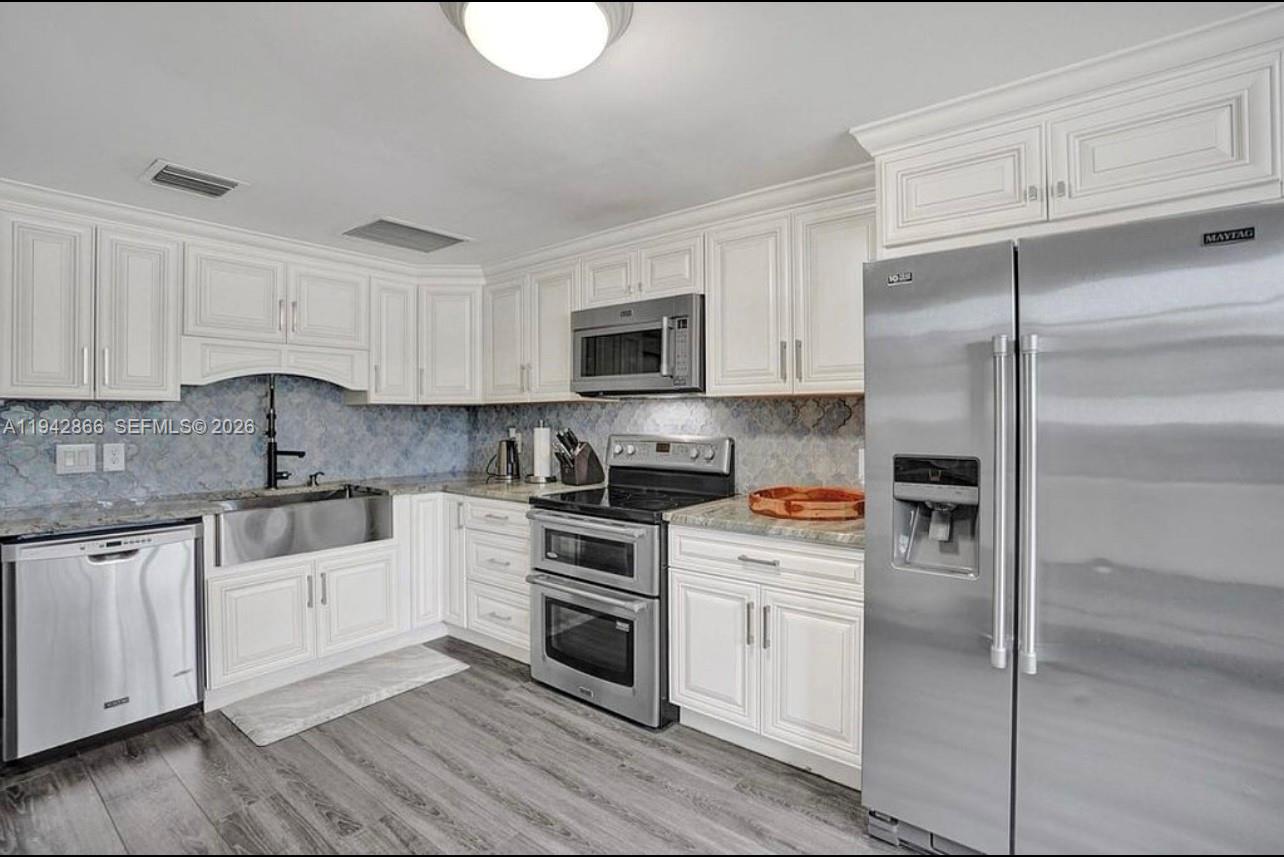 PALM BEACH LITTLE RANCHES - Residential