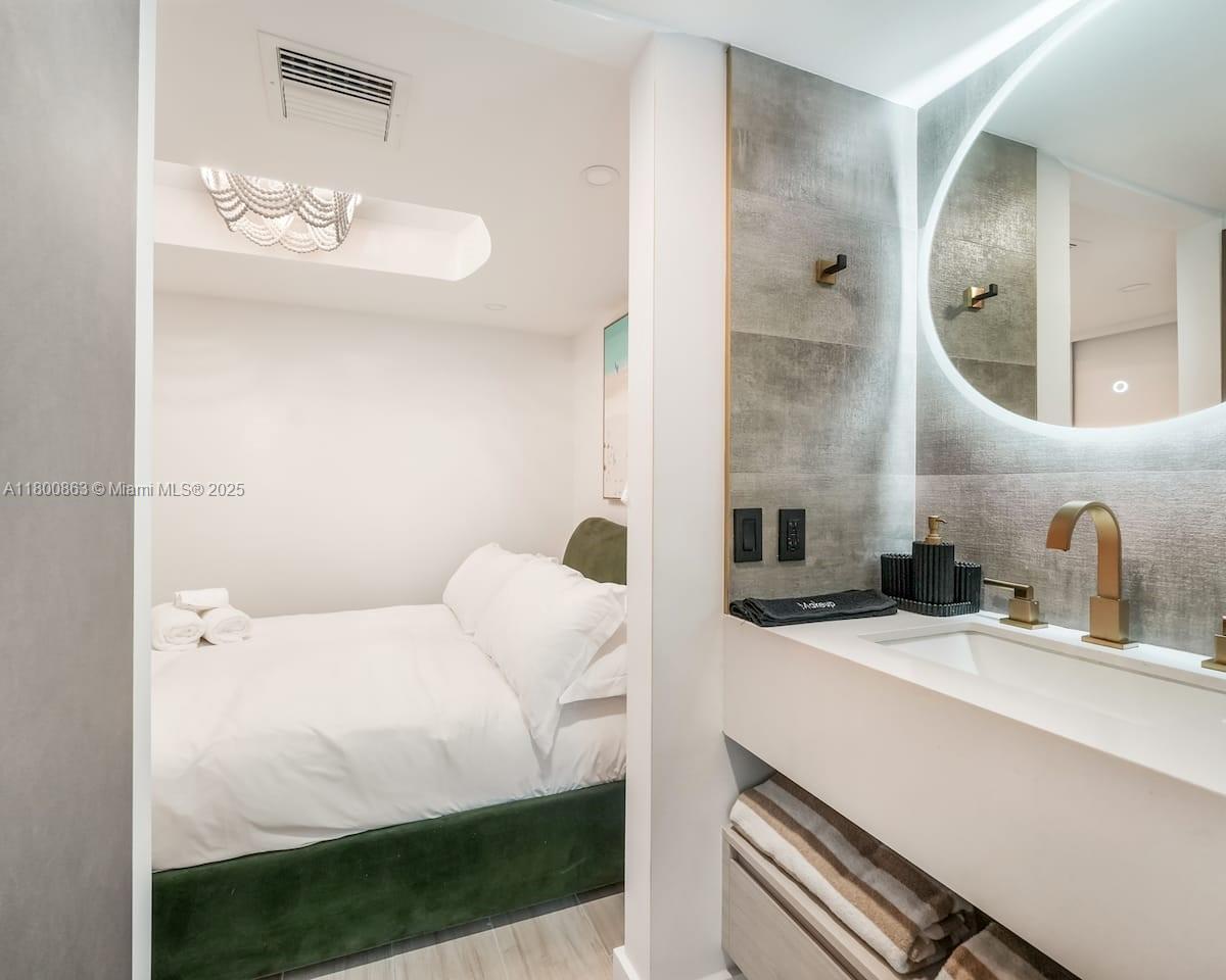 THE MERCURY SOUTH BEACH - Residential Lease