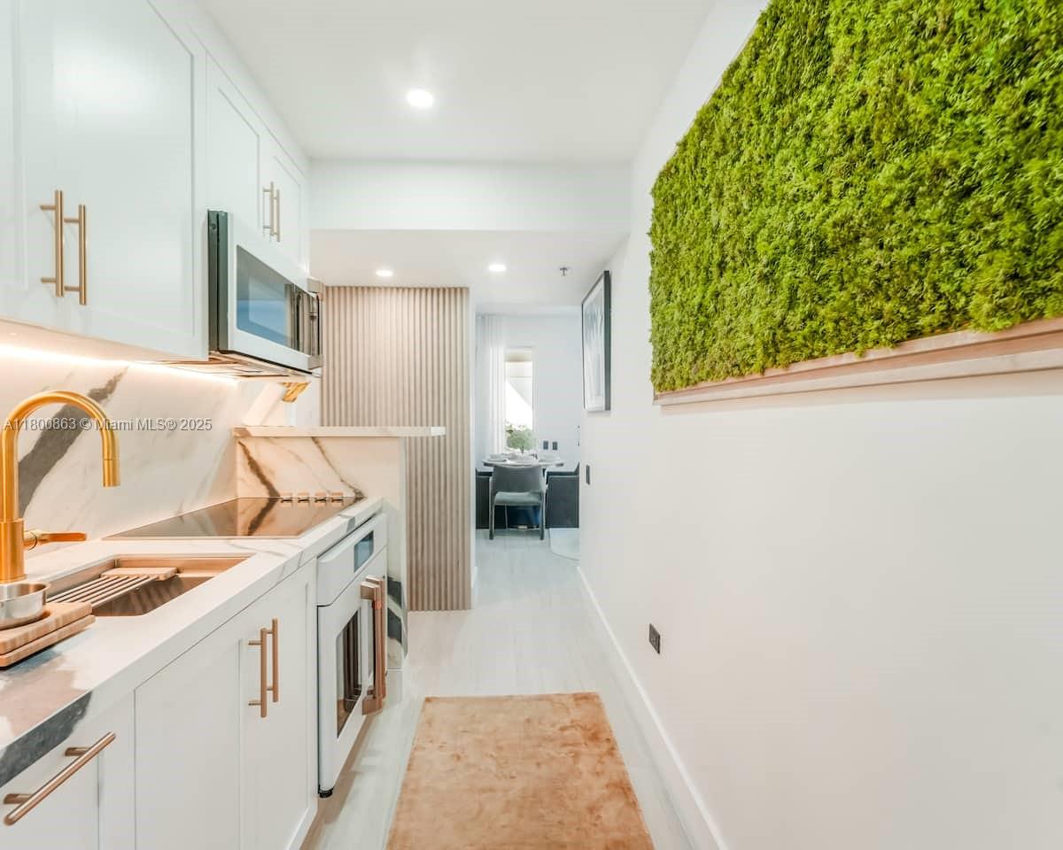 100 Collins Ave 202