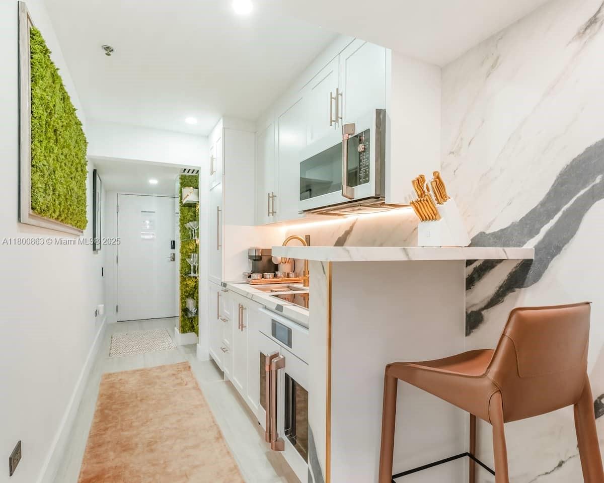100 Collins Ave 202