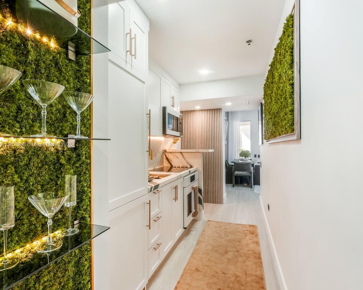 100 Collins Ave 202