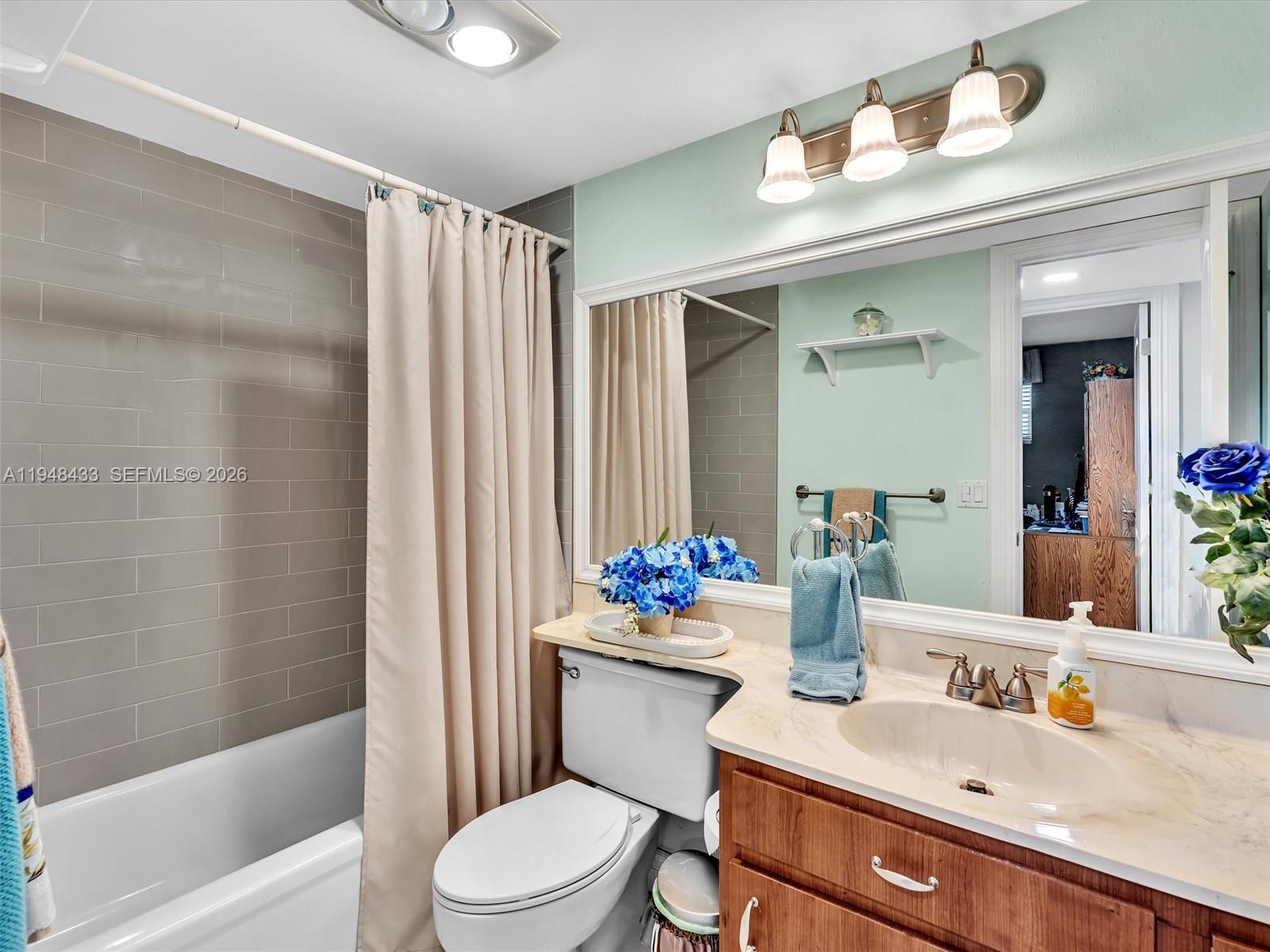 HOLLYBROOK GOLF AND - Residential