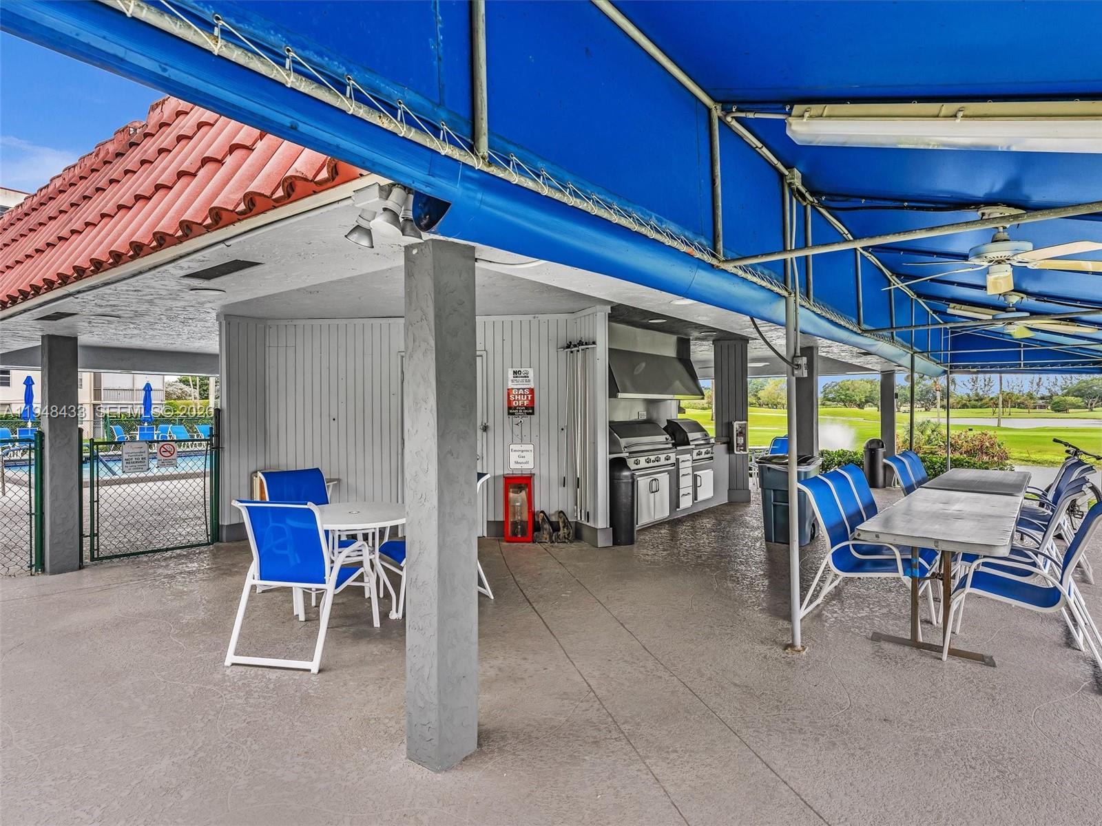 HOLLYBROOK GOLF AND - Residential