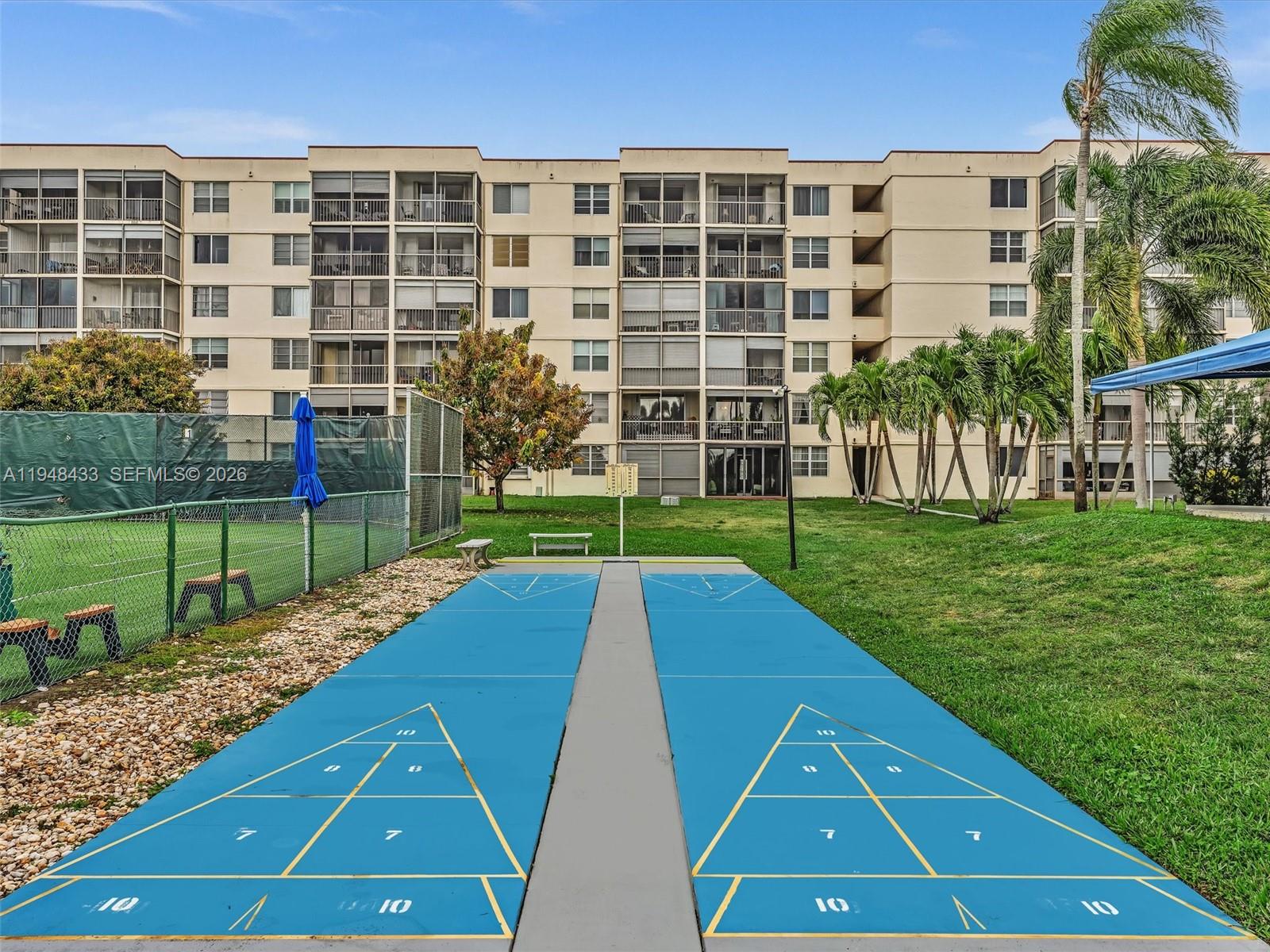 HOLLYBROOK GOLF AND - Residential