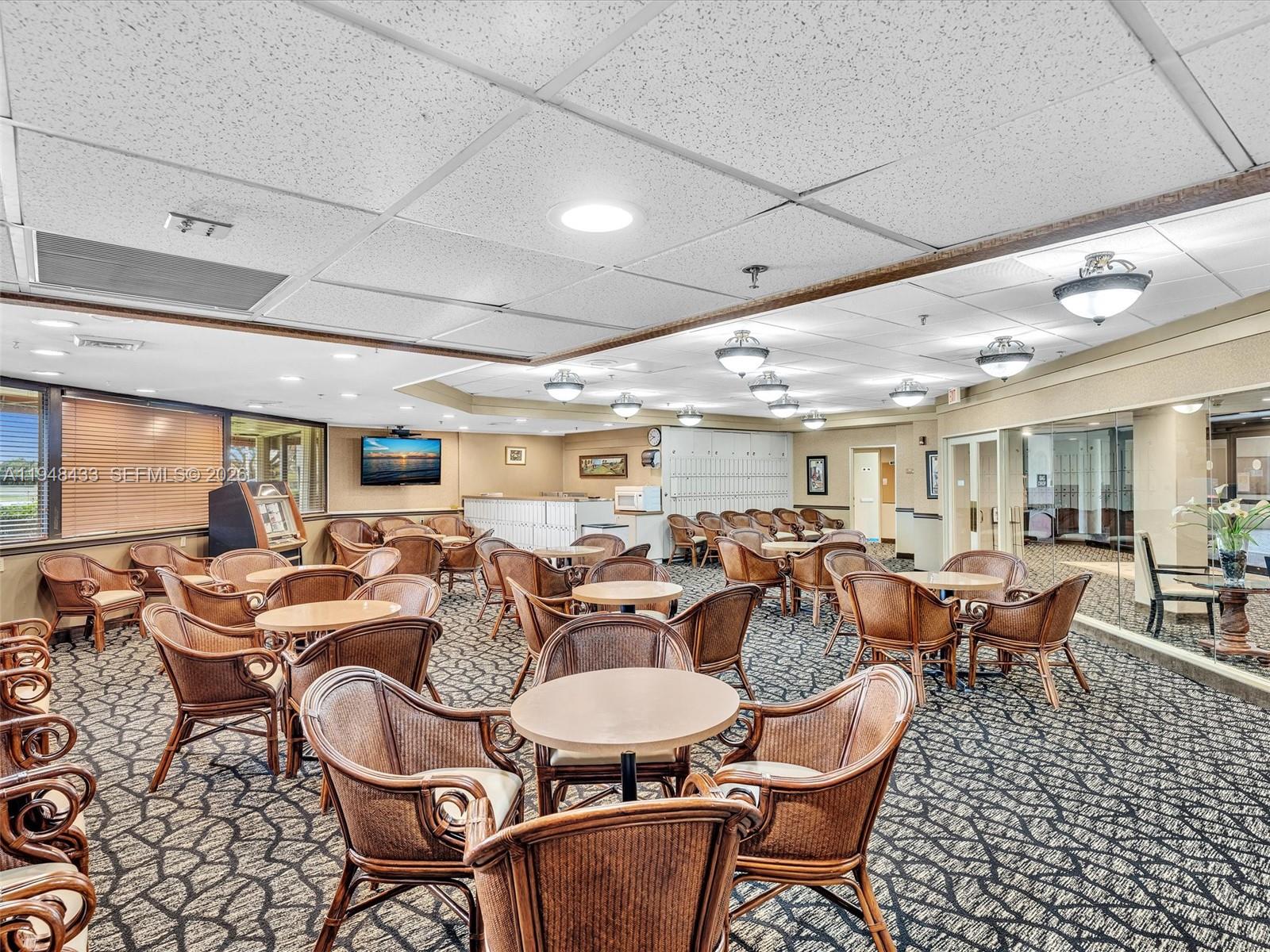 HOLLYBROOK GOLF AND - Residential