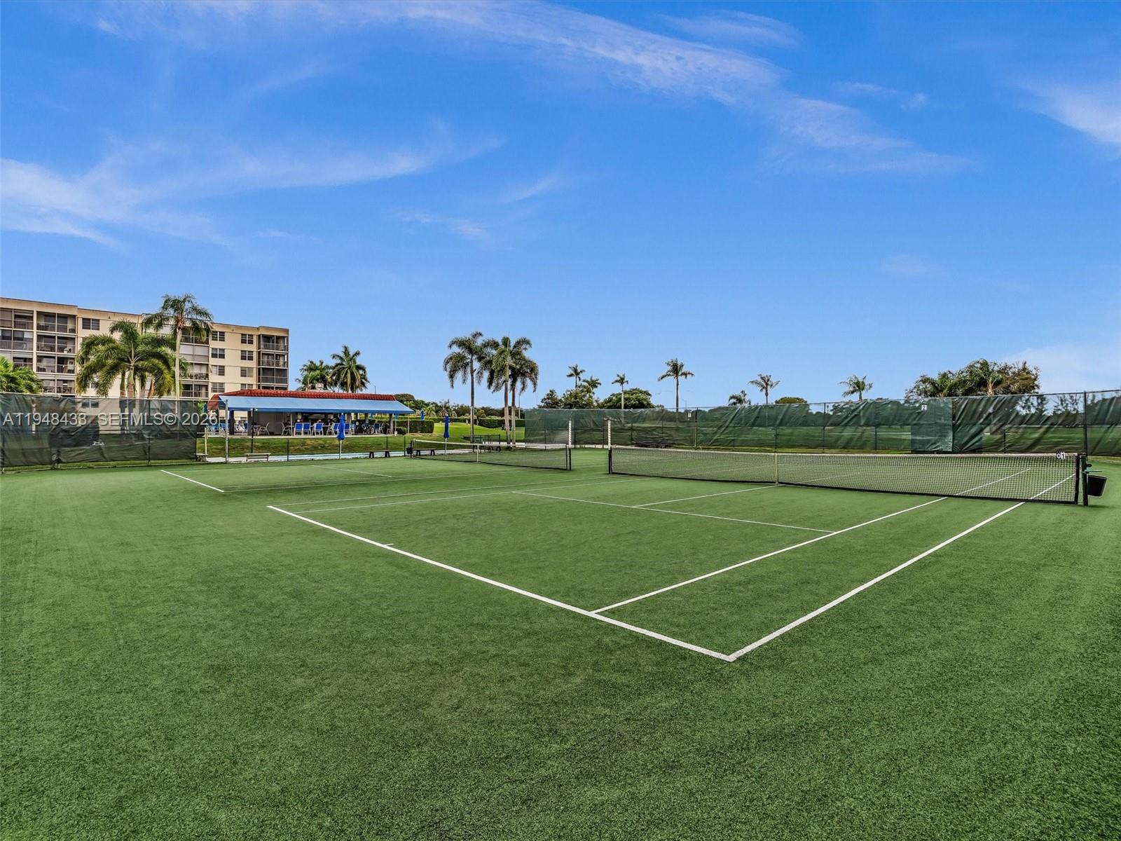 HOLLYBROOK GOLF AND - Residential