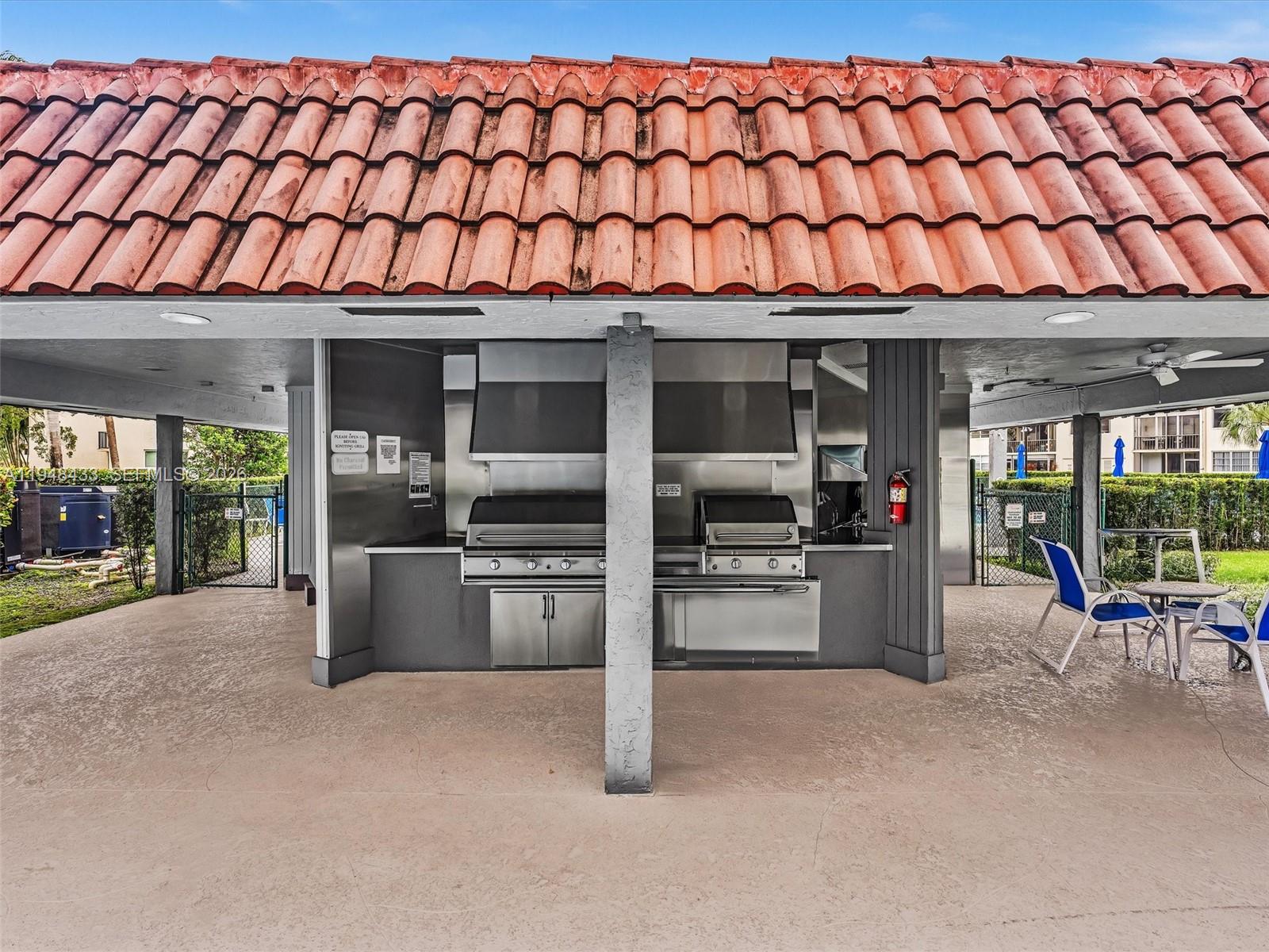 HOLLYBROOK GOLF AND - Residential