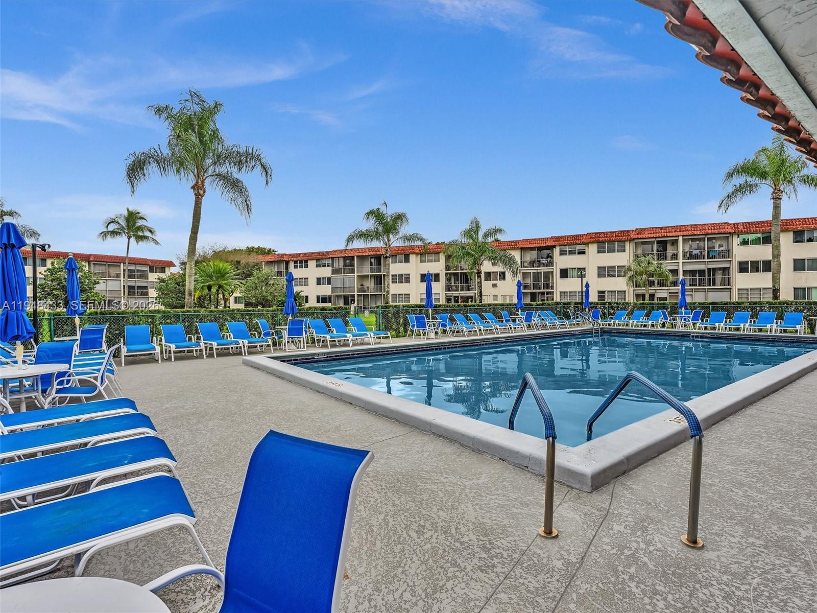 HOLLYBROOK GOLF AND - Residential