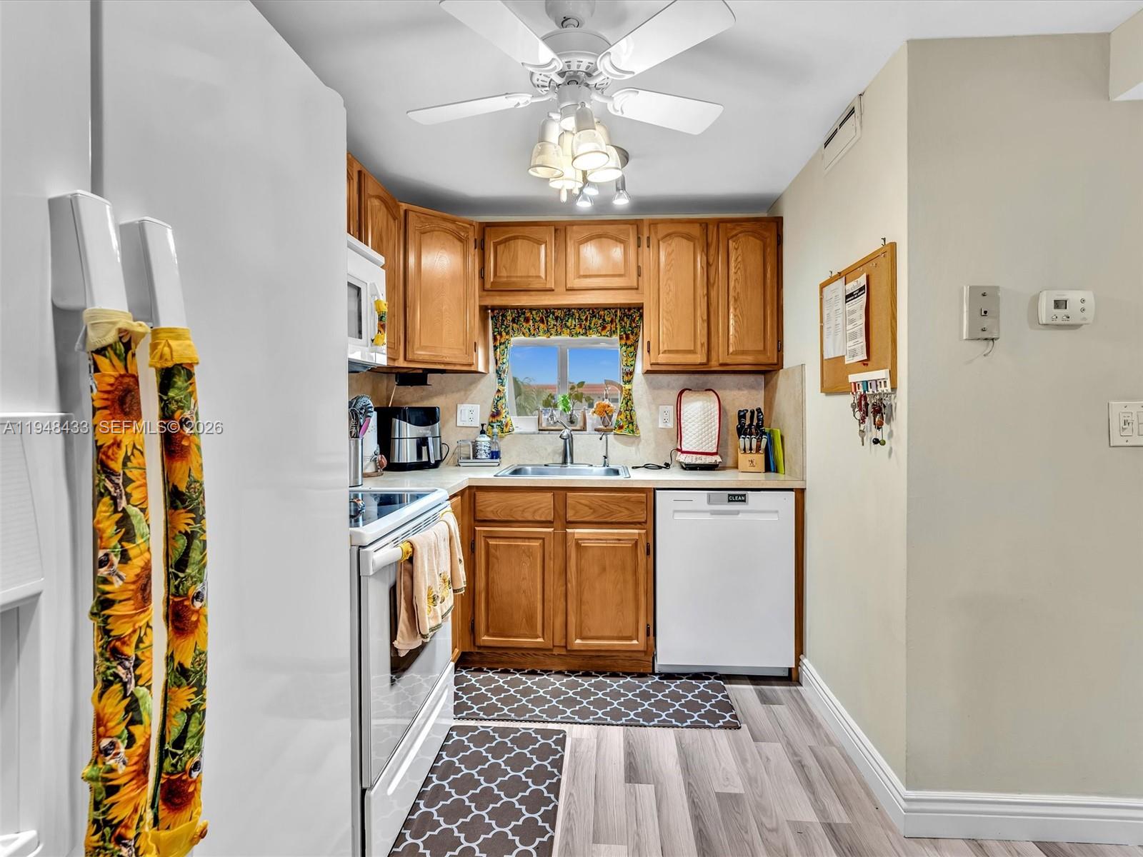 HOLLYBROOK GOLF AND - Residential