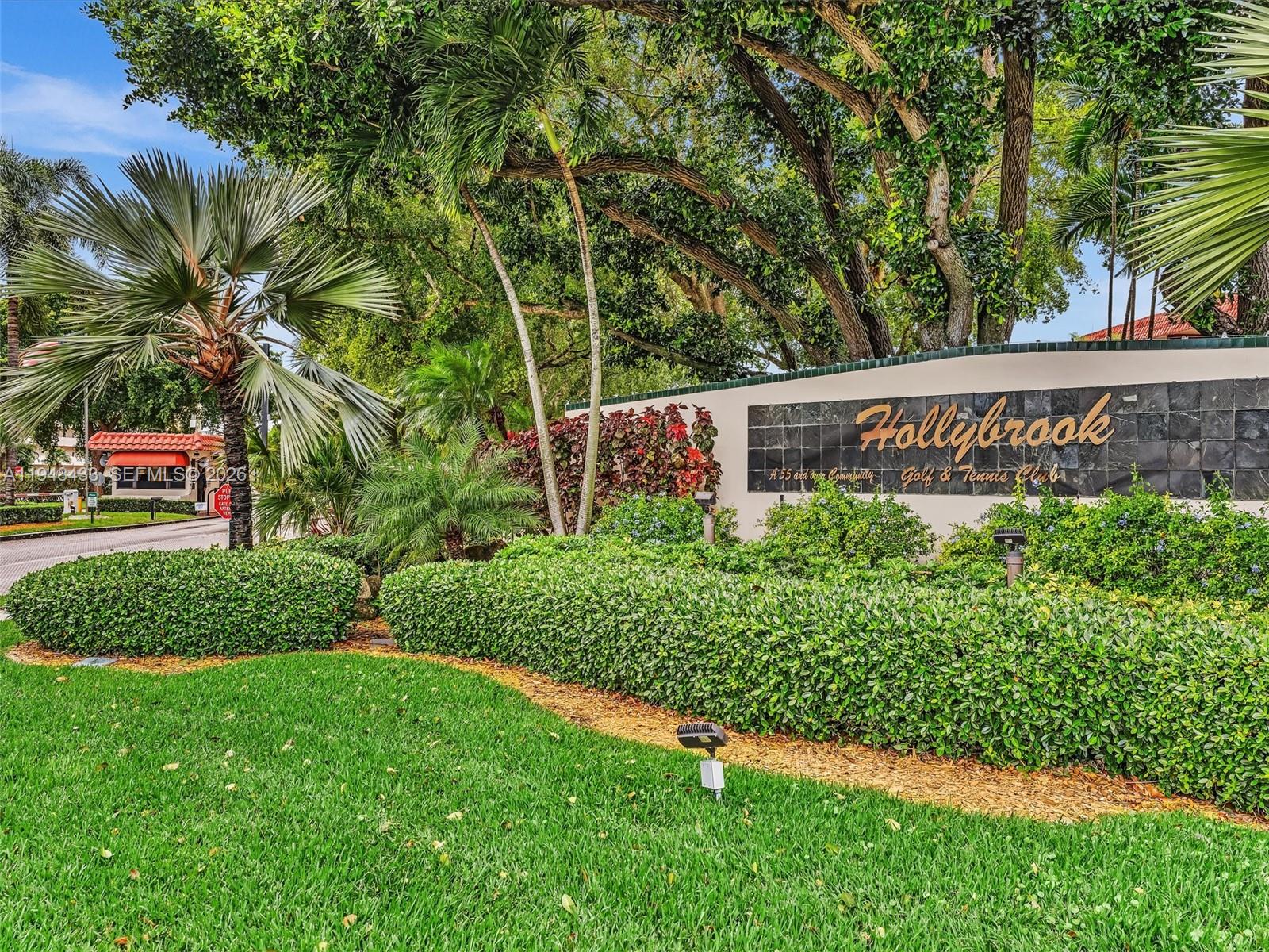 HOLLYBROOK GOLF AND - Residential