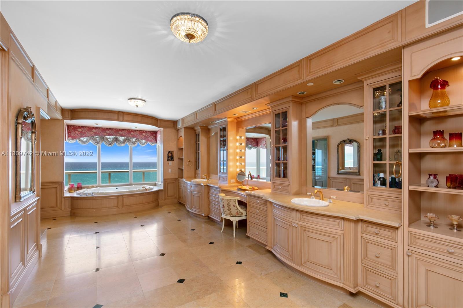 RENAISSANCE ON THE OCEAN - Residential