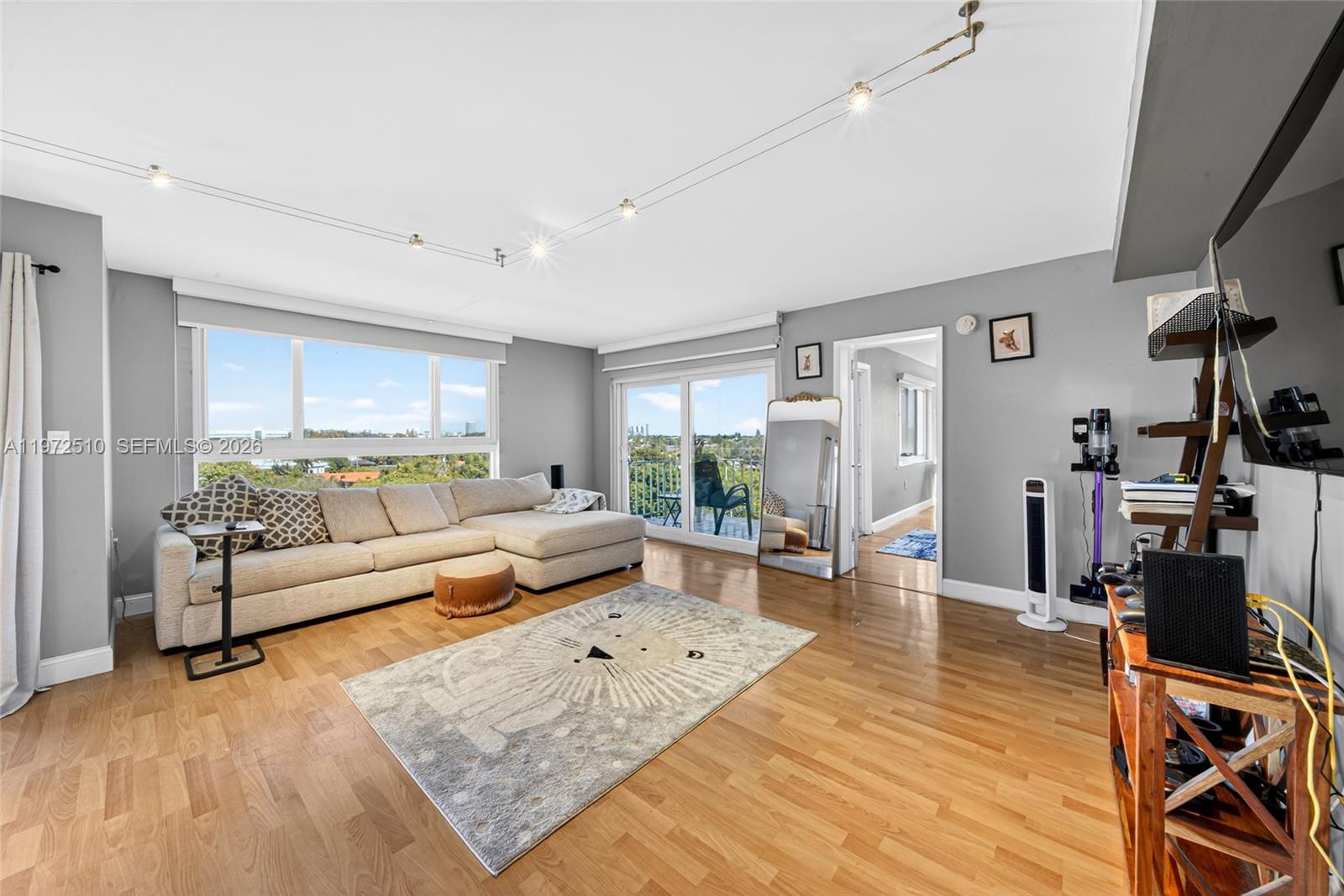 BAHIA VISTA CONDO - Residential