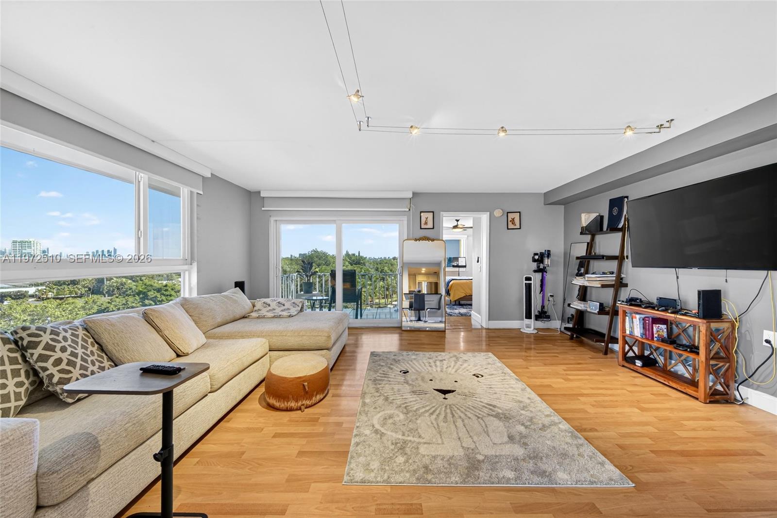 BAHIA VISTA CONDO - Residential