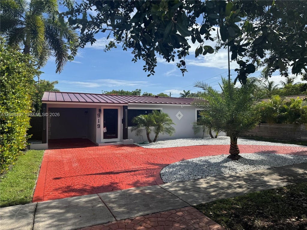 Photo of 919 NE 4th Ct, Hallandale Beach, FL 33009 (MLS # A12028497)