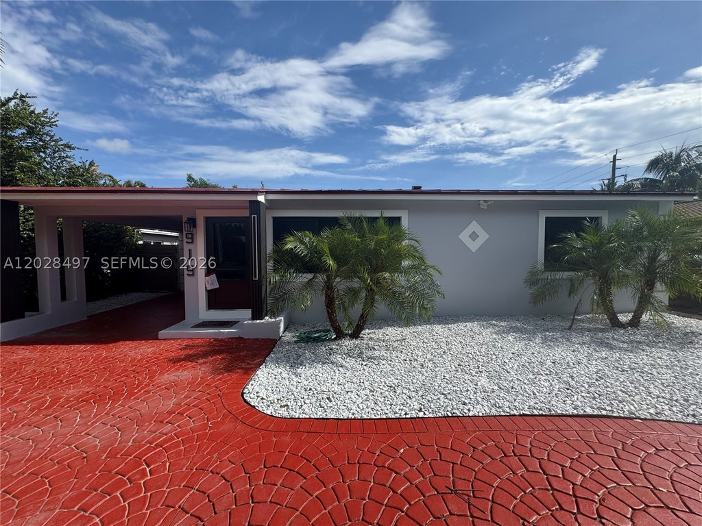 Photo of 919 NE 4th Ct, Hallandale Beach, FL 33009 (MLS # A12028497)