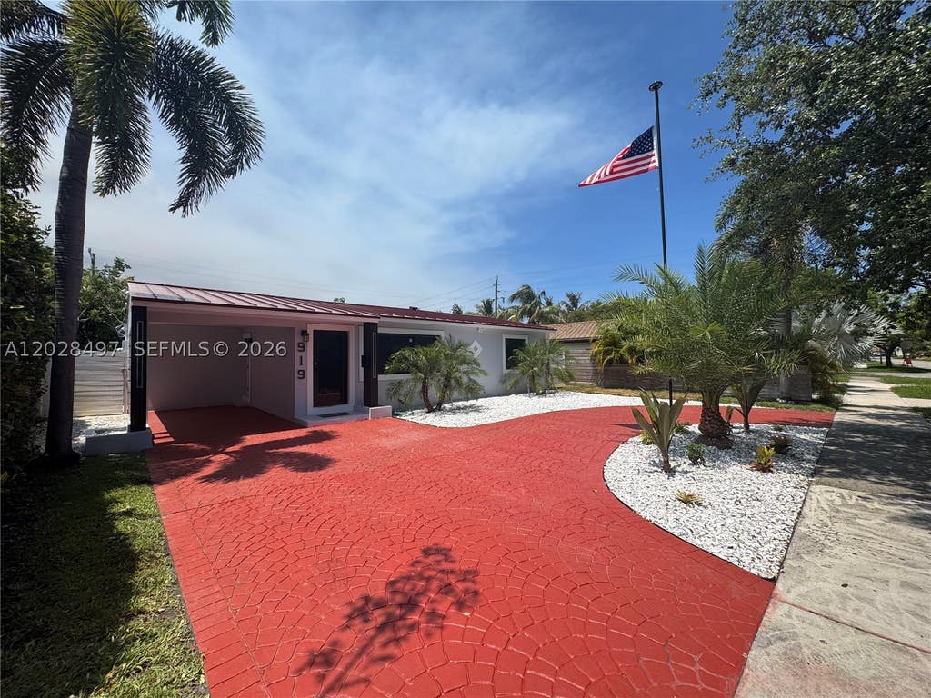 Photo of 919 NE 4th Ct, Hallandale Beach, FL 33009 (MLS # A12028497)