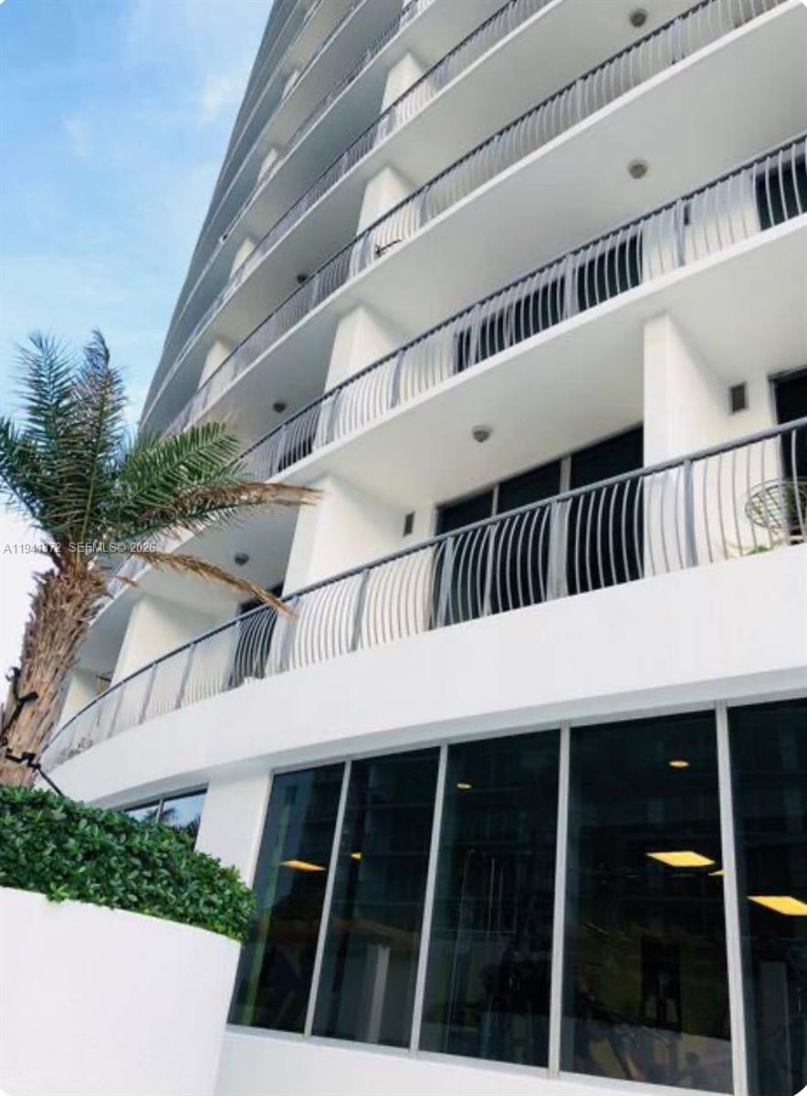 1750 N Bayshore Dr 1213