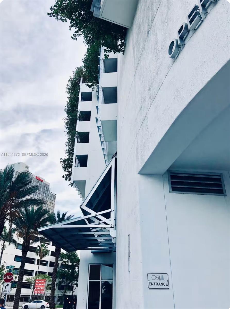 1750 N Bayshore Dr 1213