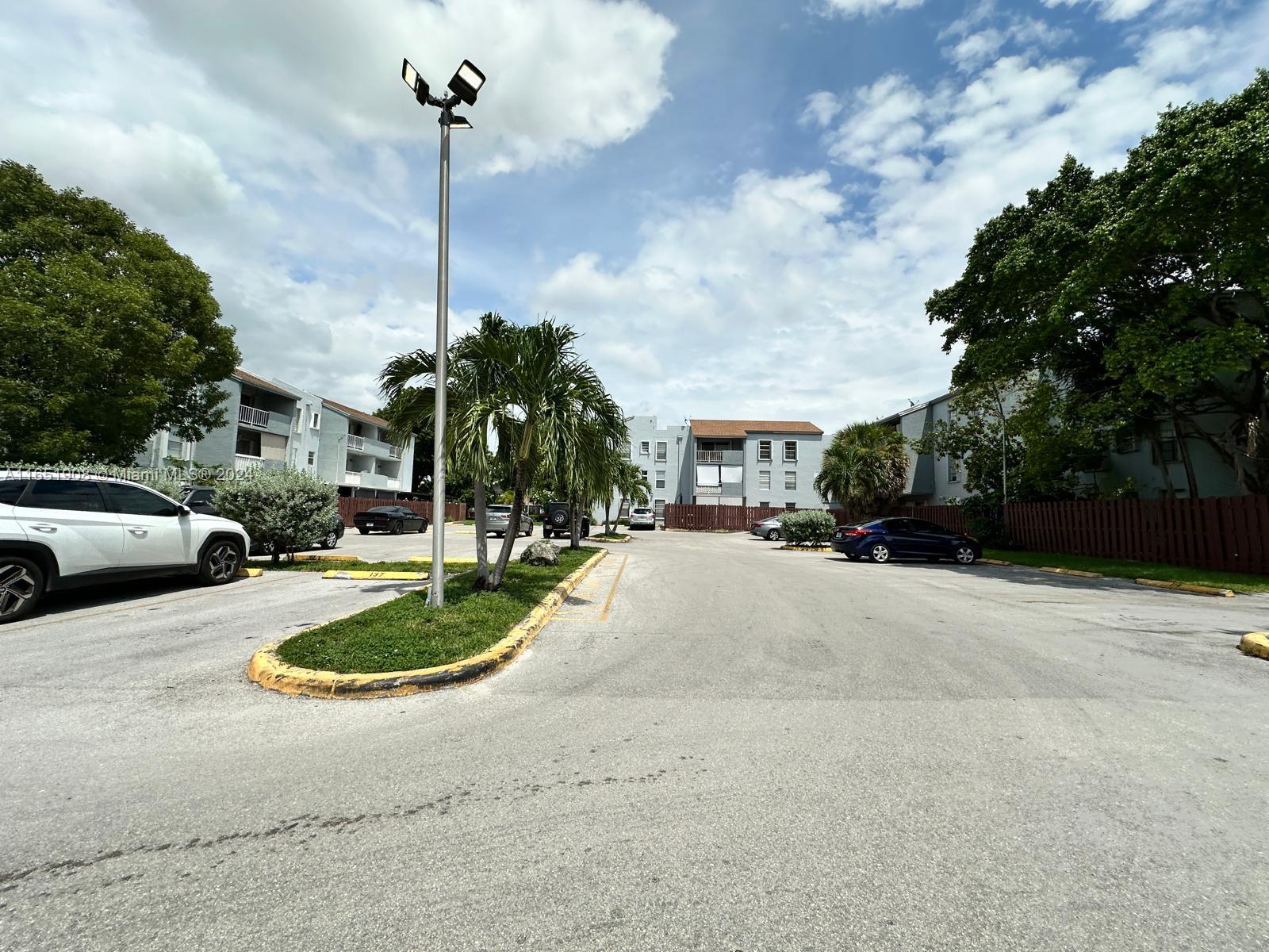 1725 W 60th St F307, Hialeah, Miami-Dade County, Florida - 2 Bedrooms  
2 Bathrooms - 