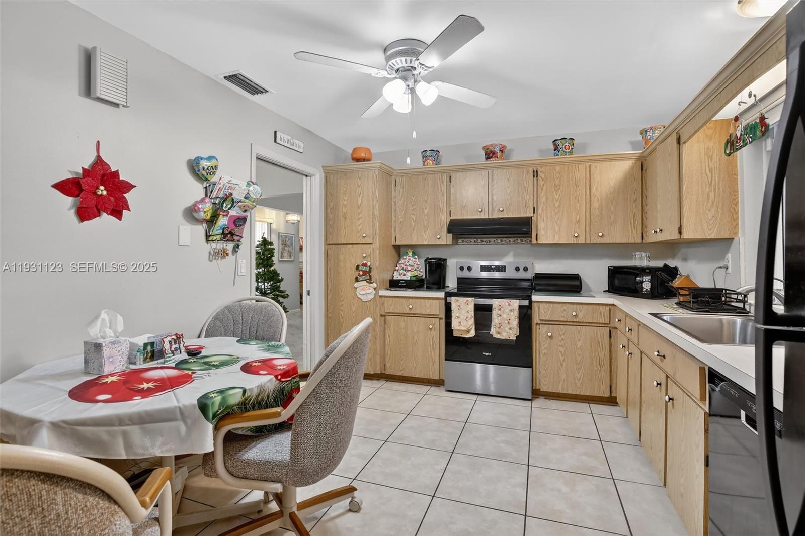 PASADENA LAKES - Residential