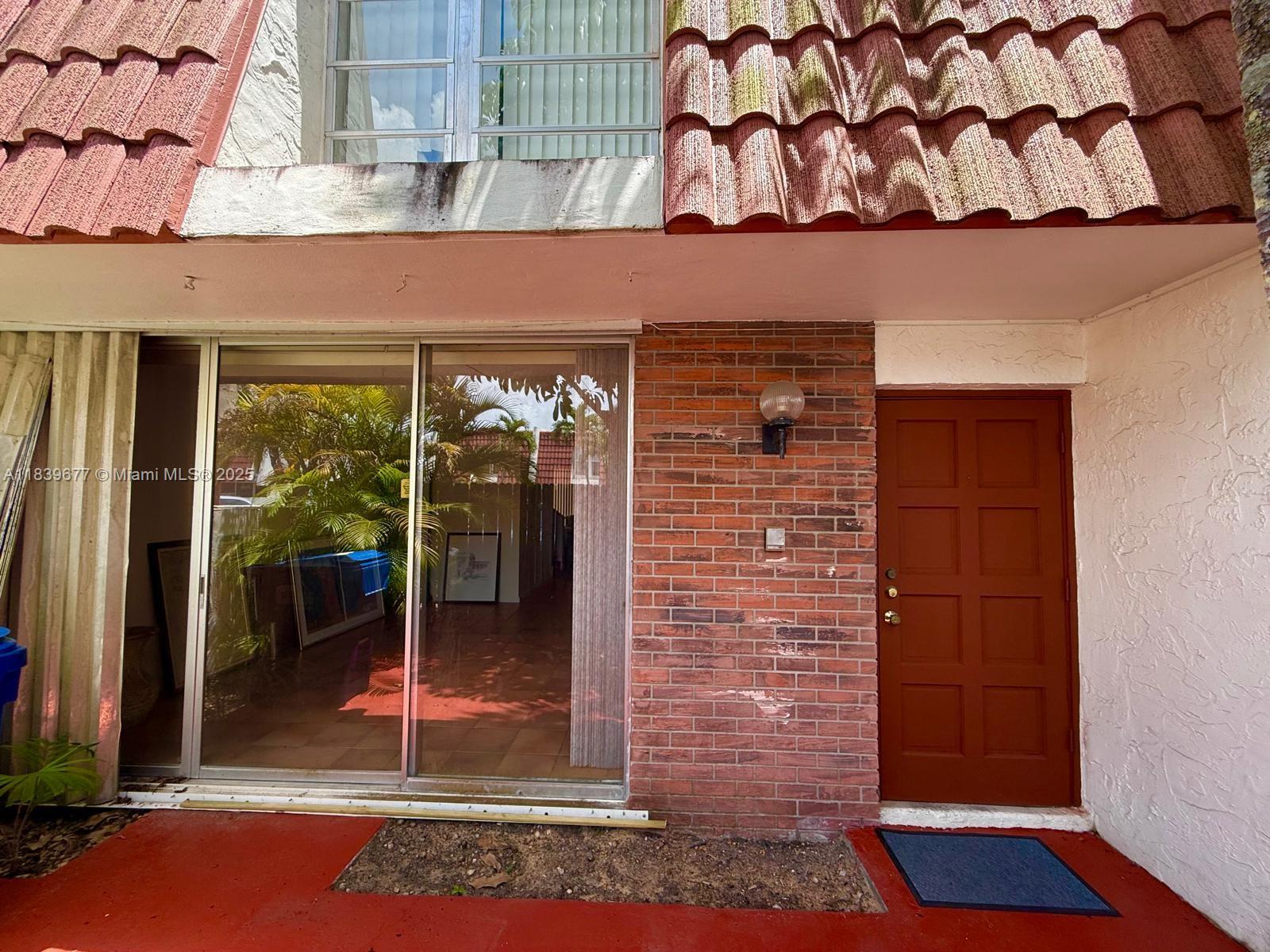 LAKE LAURA CONDO NO 2 - Residential