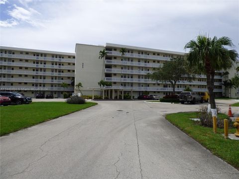 Condominium in Aventura FL 2859 Leonard Dr Dr.jpg
