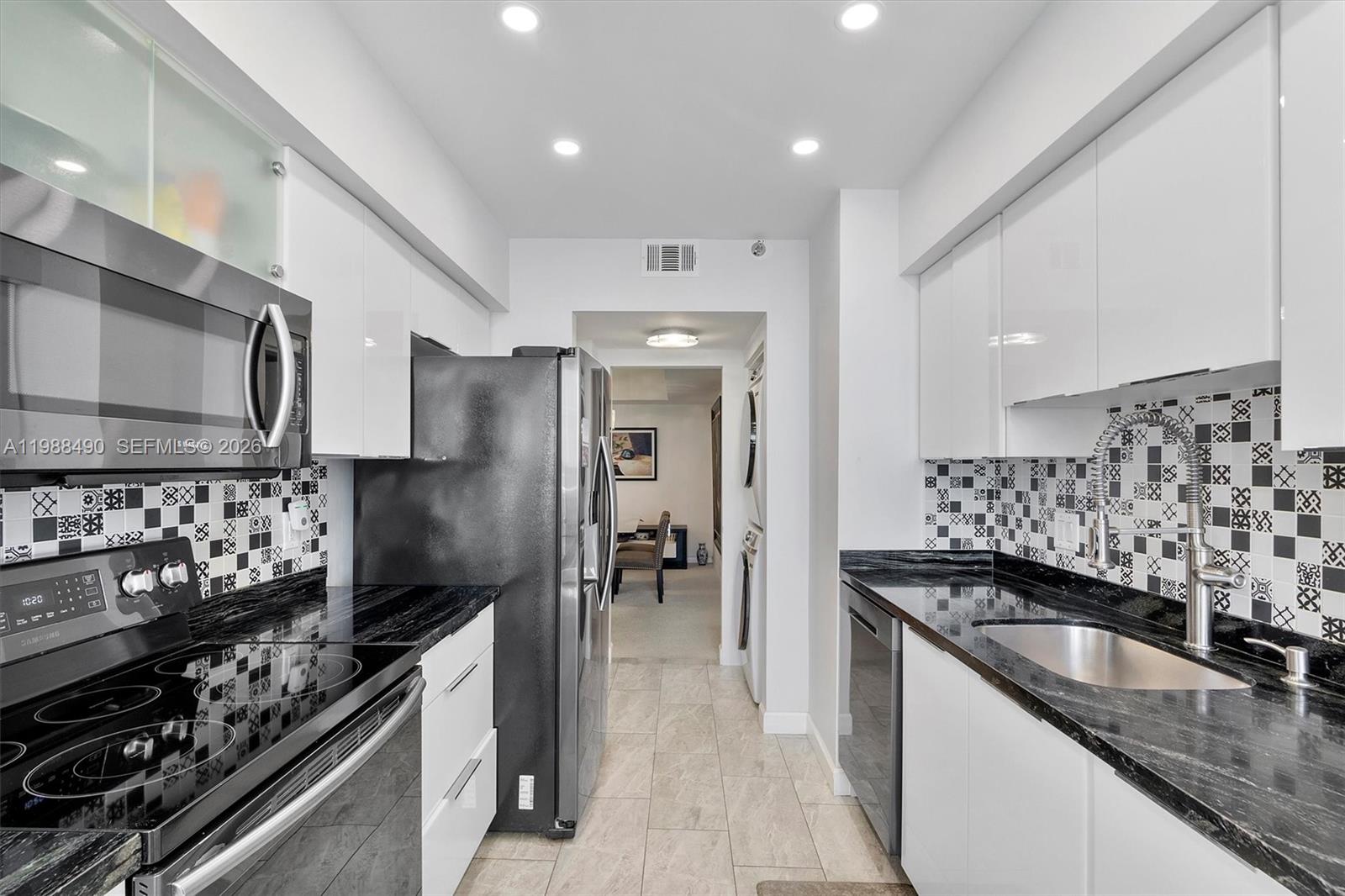 HAMPTONS WEST CONDO - Residential