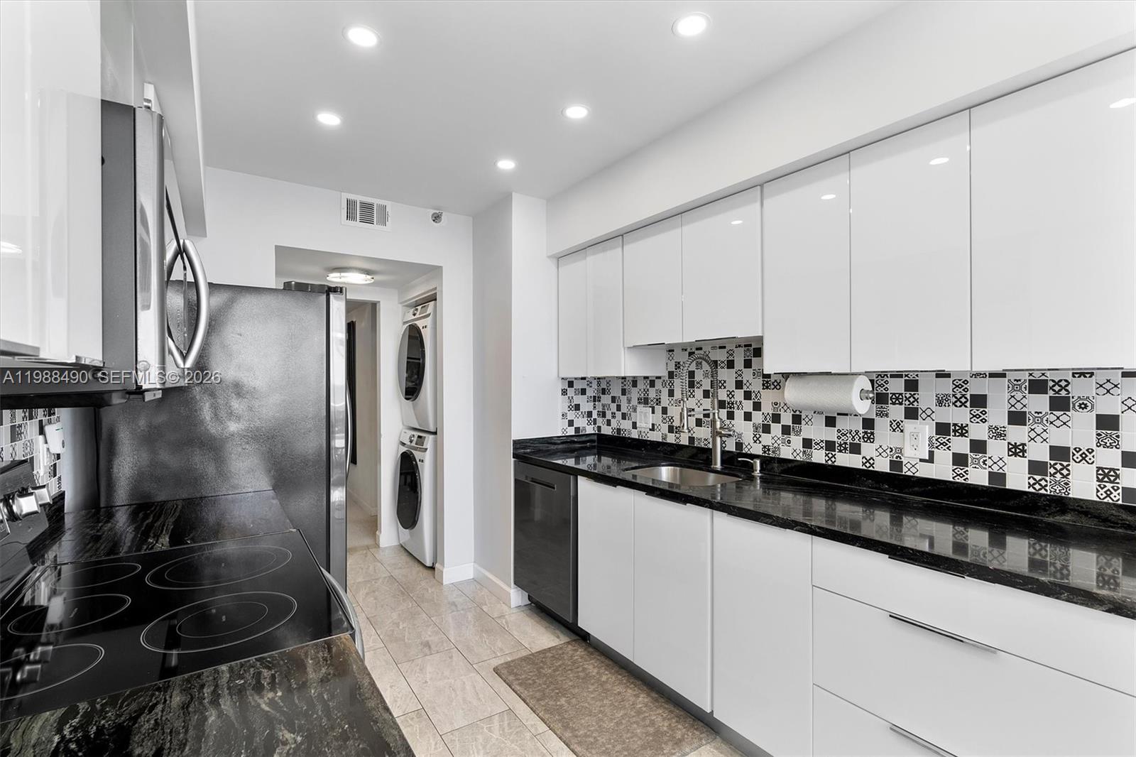 HAMPTONS WEST CONDO - Residential