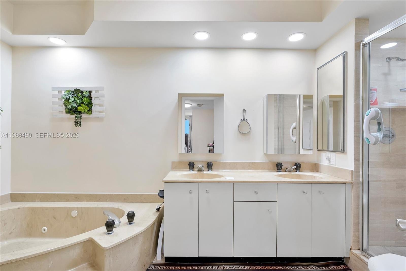 HAMPTONS WEST CONDO - Residential