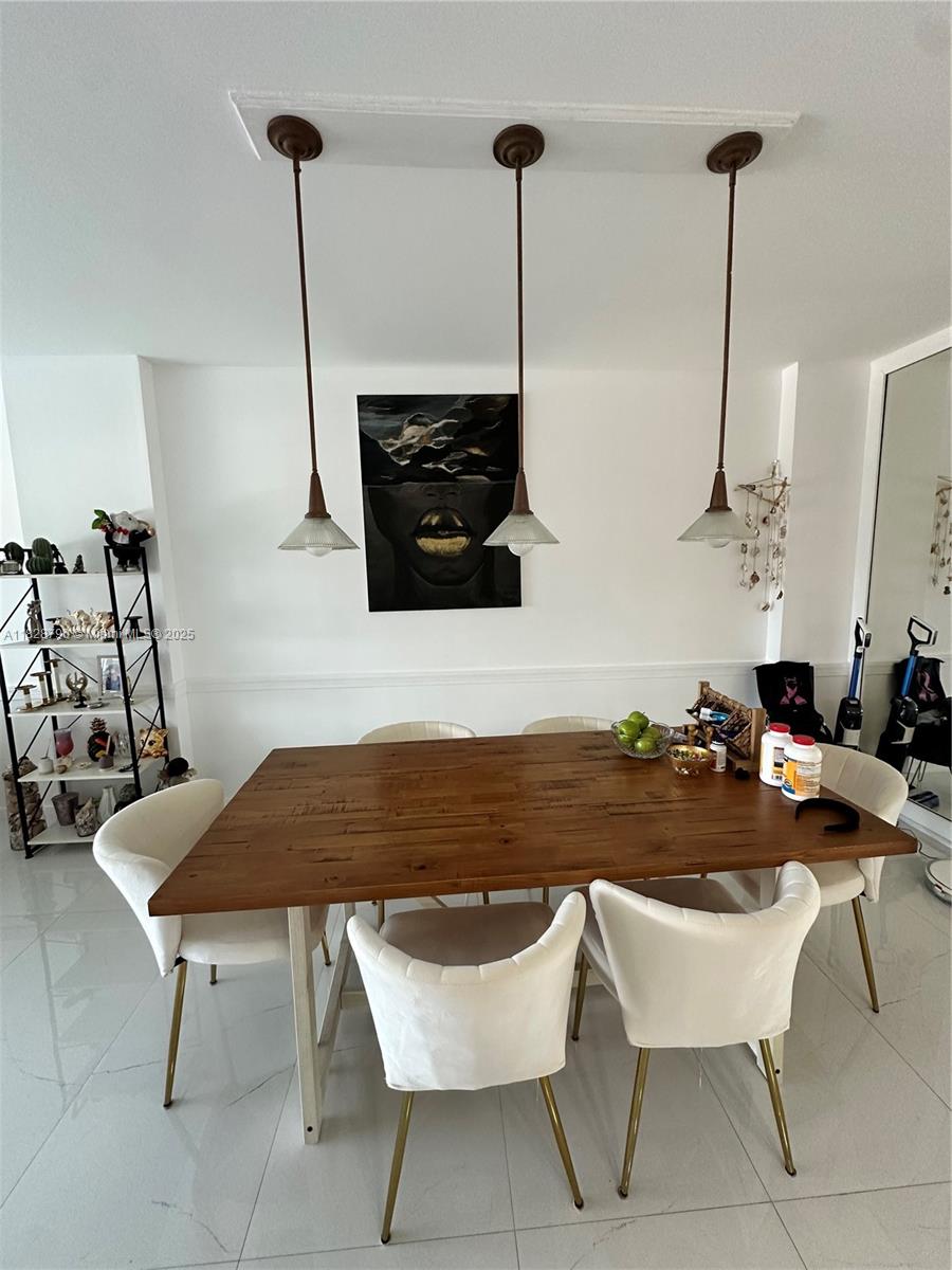 ARLEN HOUSE CONDO - Residential