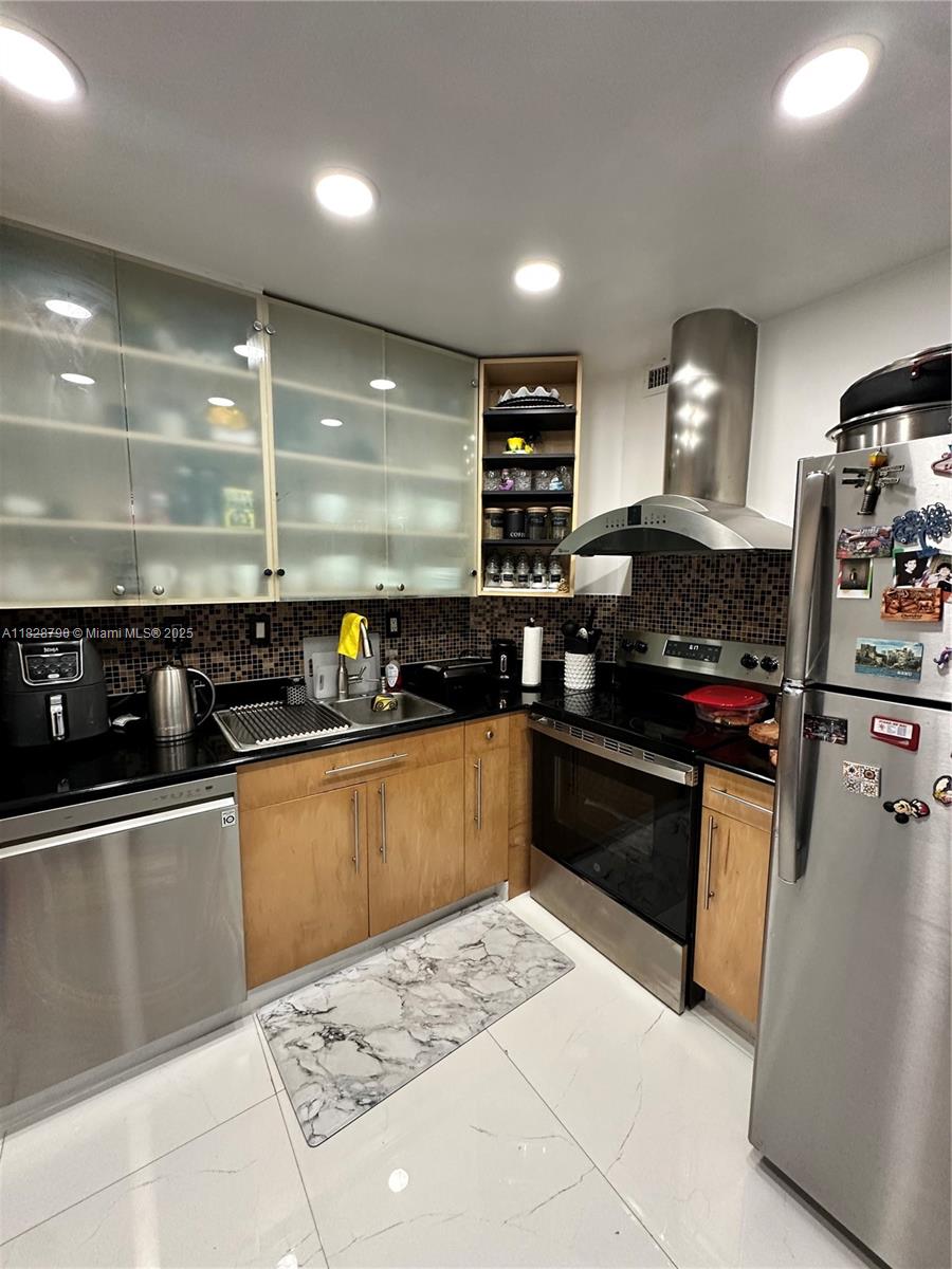 ARLEN HOUSE CONDO - Residential