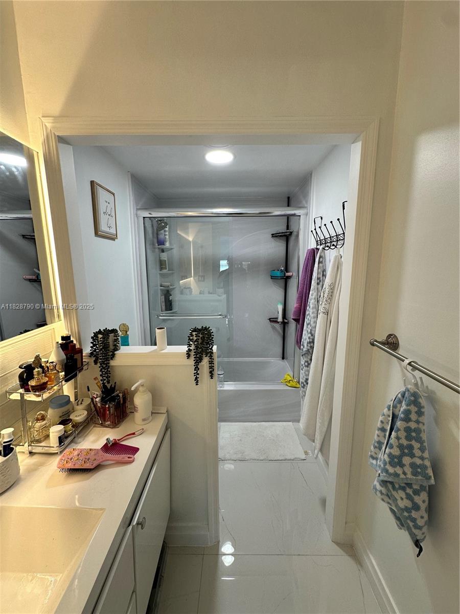 ARLEN HOUSE CONDO - Residential