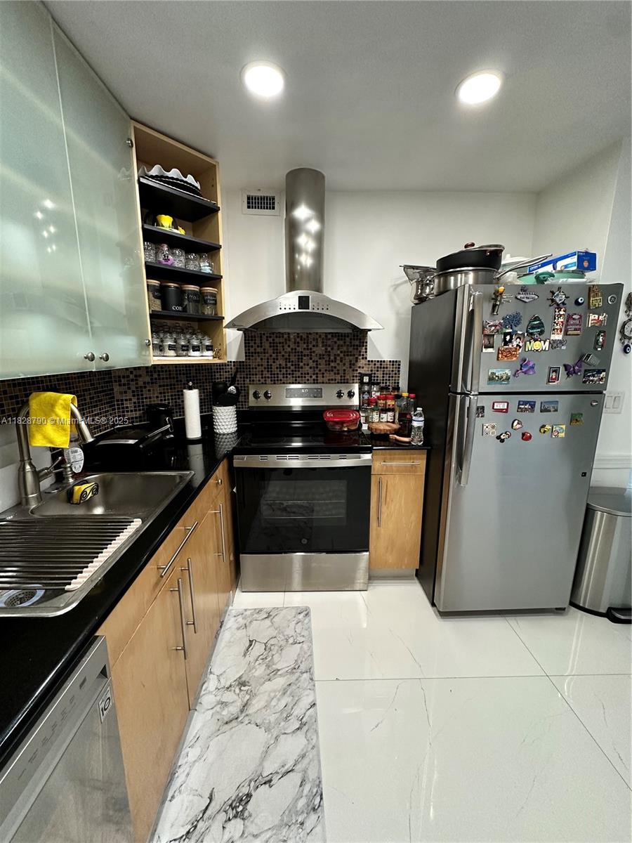 ARLEN HOUSE CONDO - Residential