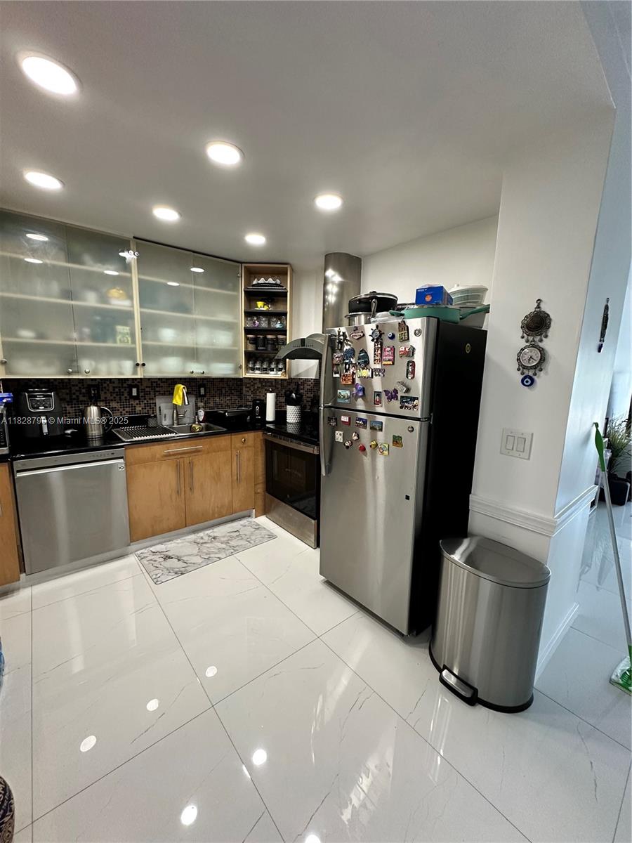 ARLEN HOUSE CONDO - Residential