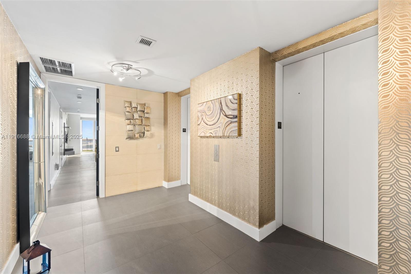 MARQUIS CONDO - Residential