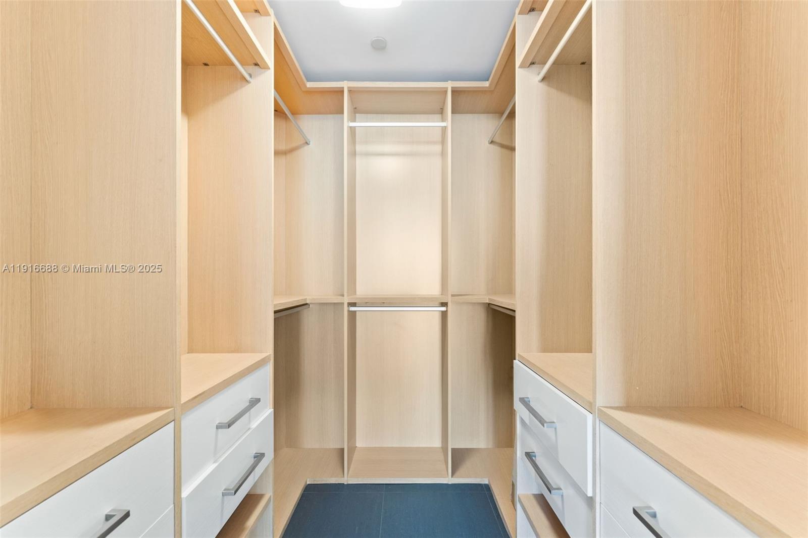 MARQUIS CONDO - Residential