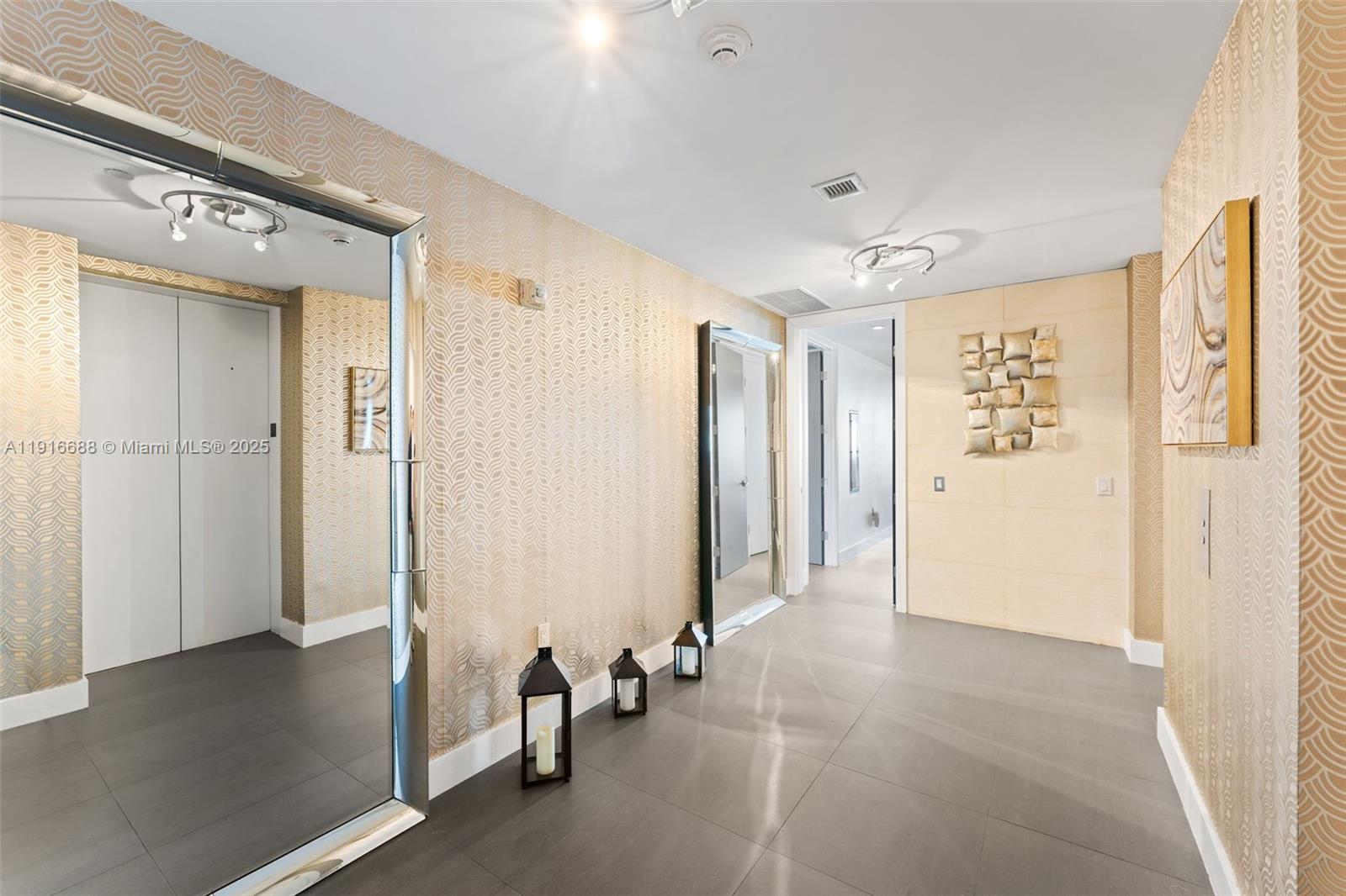 MARQUIS CONDO - Residential