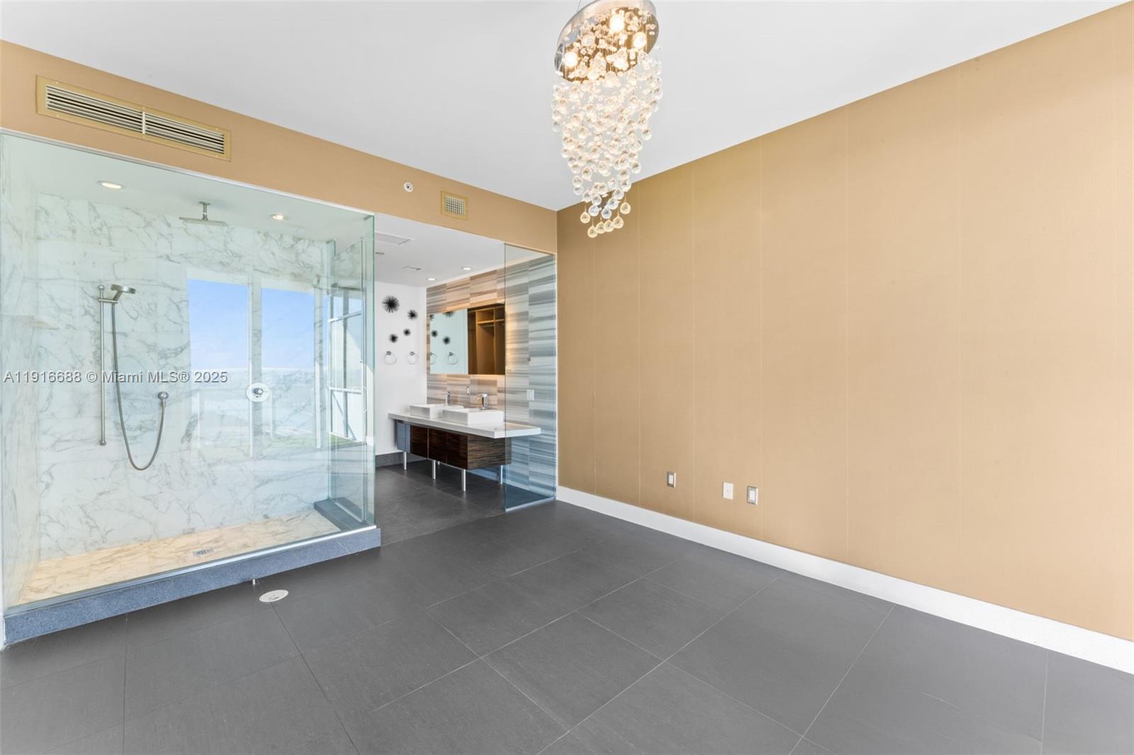 MARQUIS CONDO - Residential