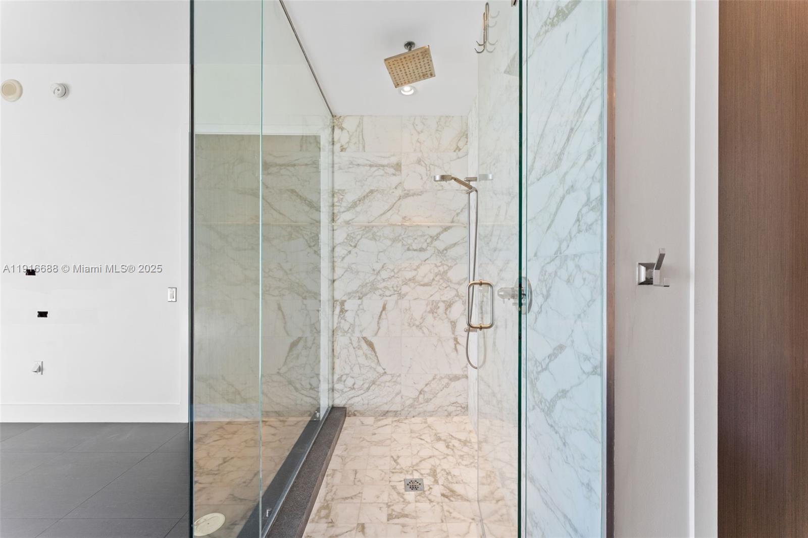 MARQUIS CONDO - Residential