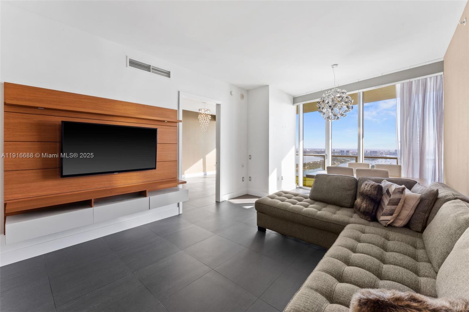 MARQUIS CONDO - Residential