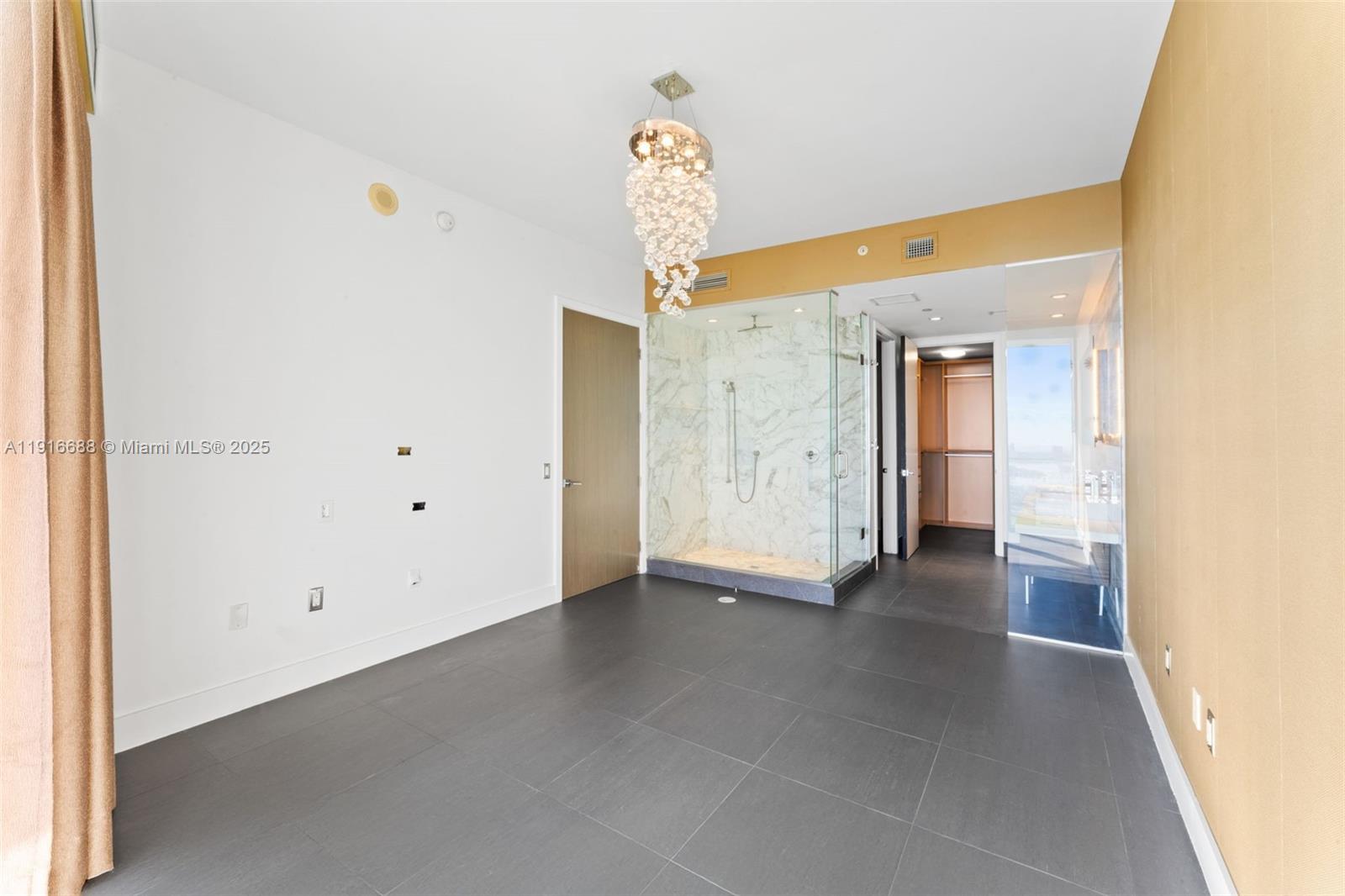 MARQUIS CONDO - Residential