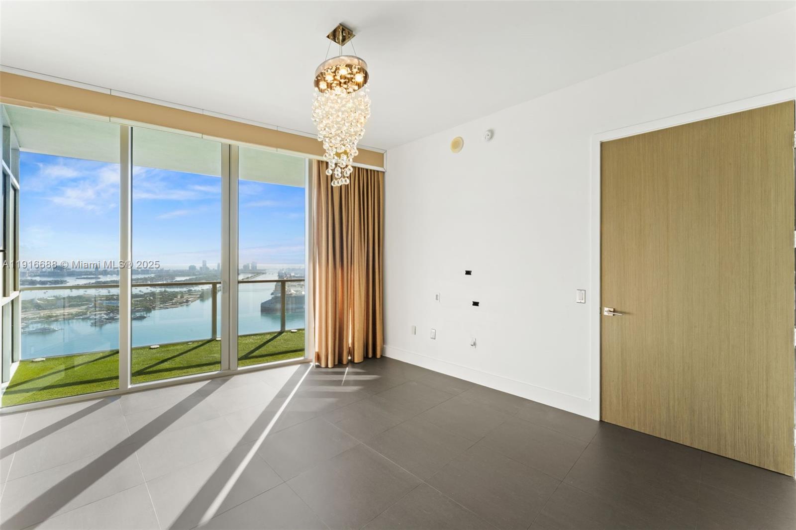 MARQUIS CONDO - Residential