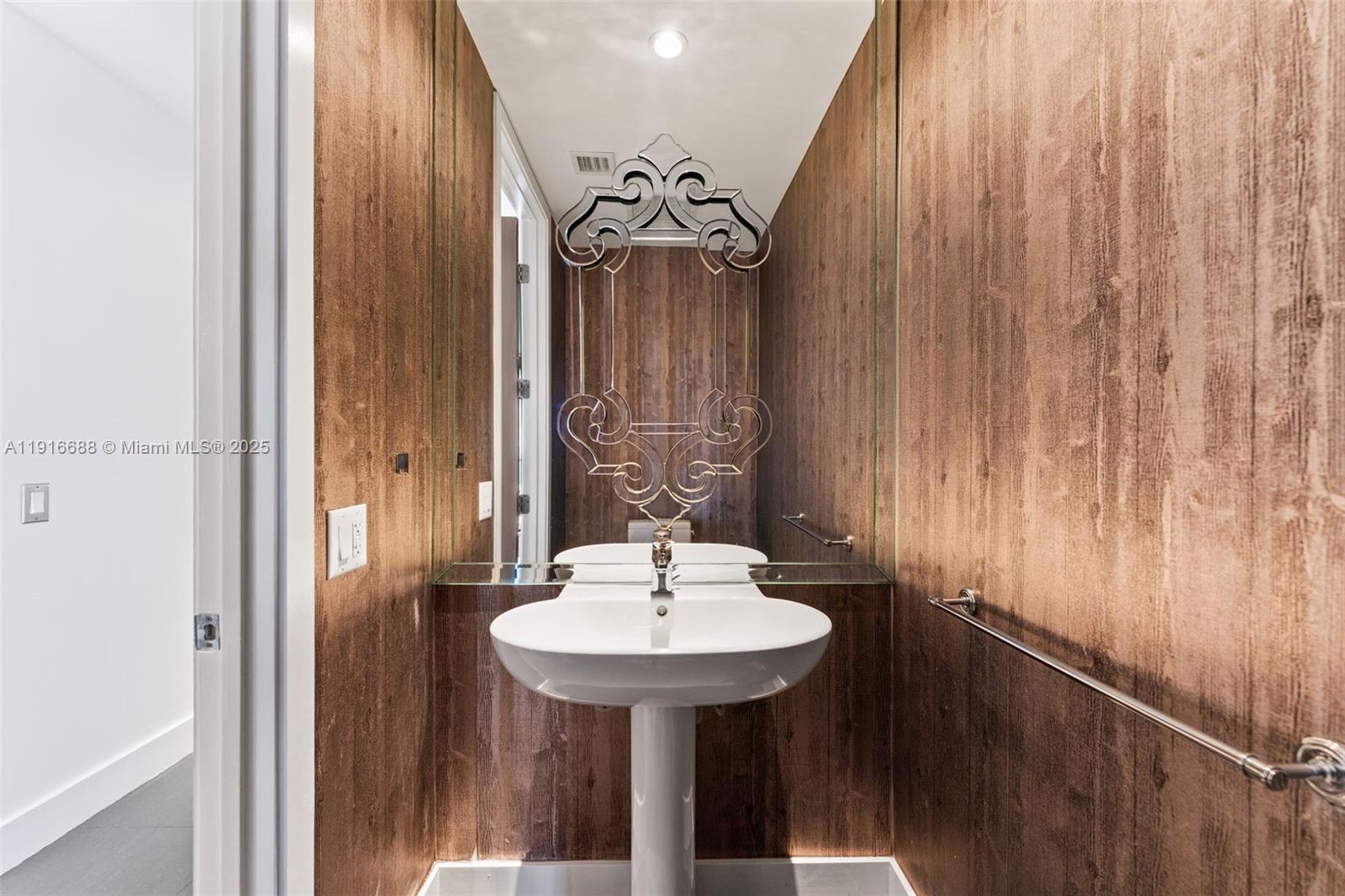 MARQUIS CONDO - Residential