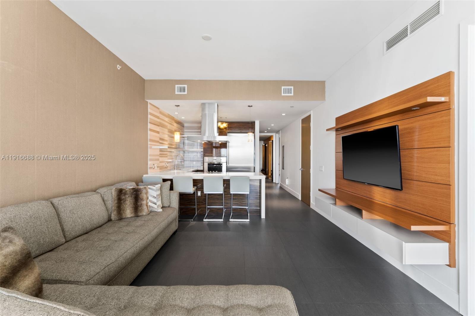 MARQUIS CONDO - Residential