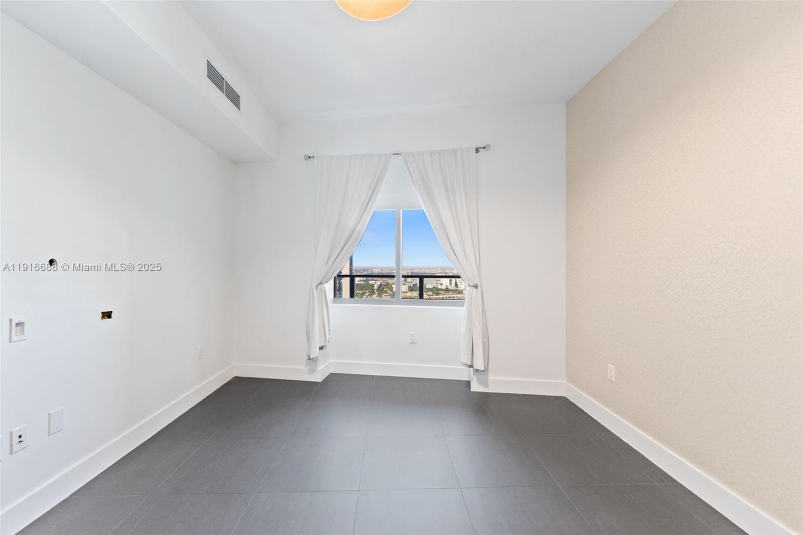 MARQUIS CONDO - Residential